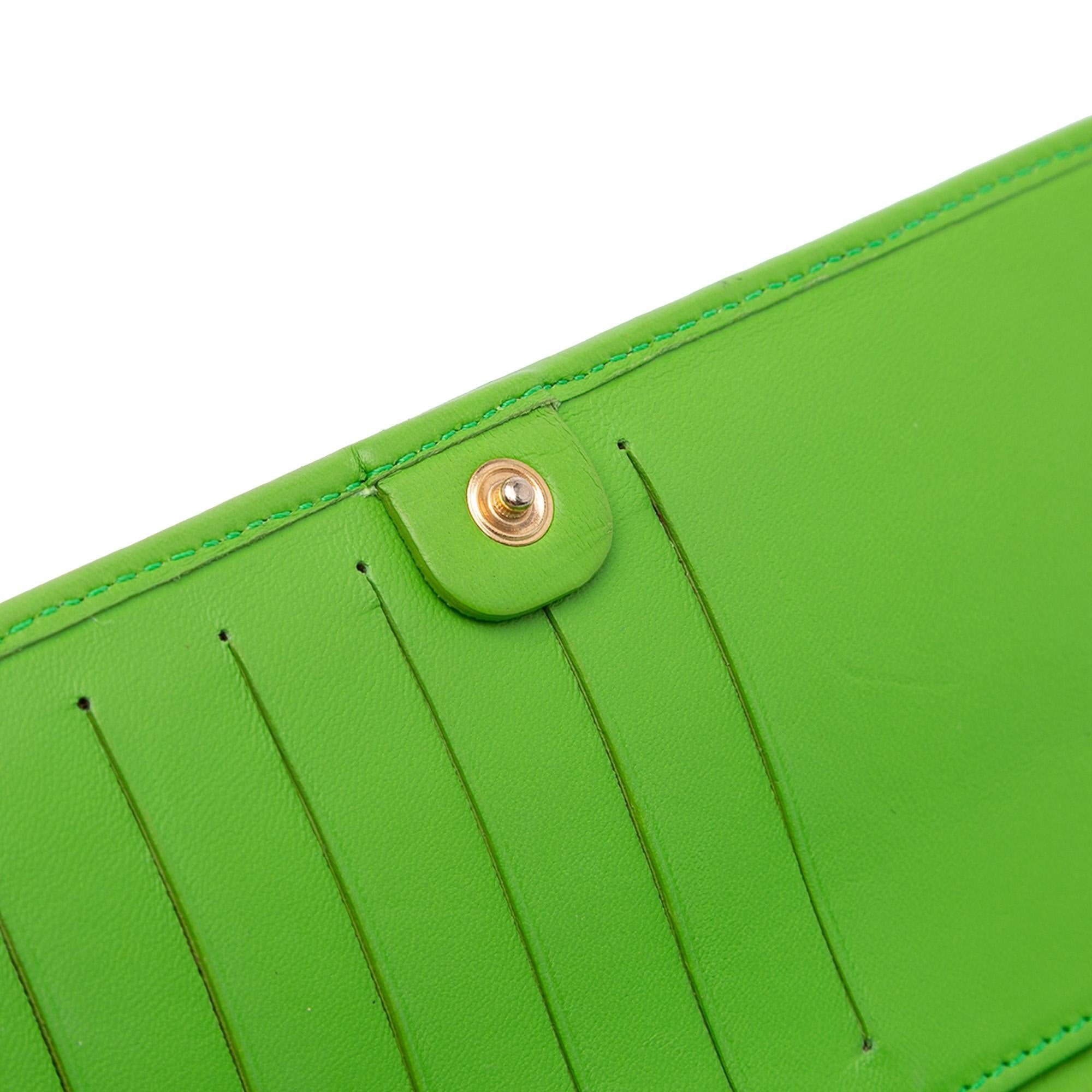 Fendi Nappa Logo Embossed Long Wallet On Chain