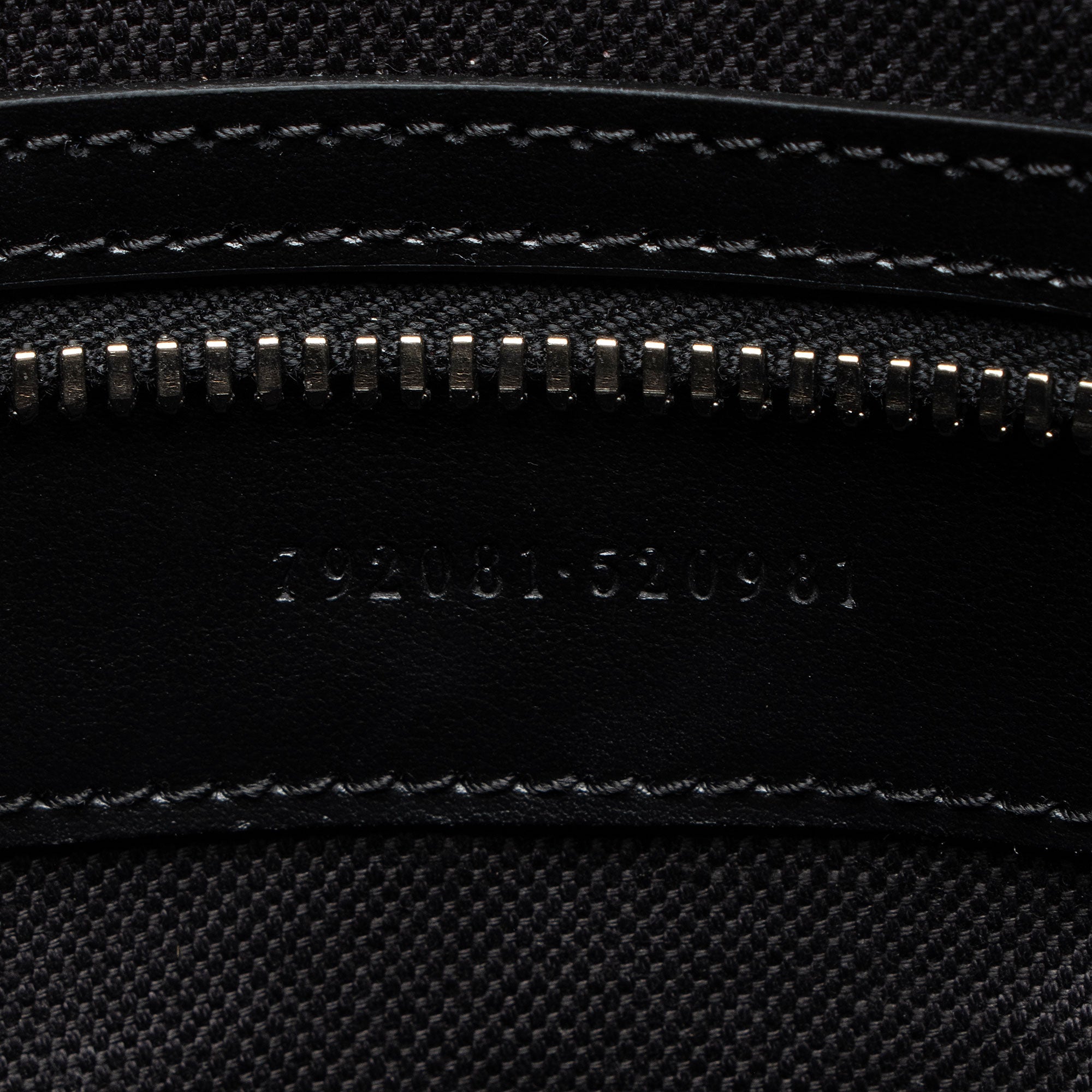 Gucci GG Supreme Flat Medium Messenger