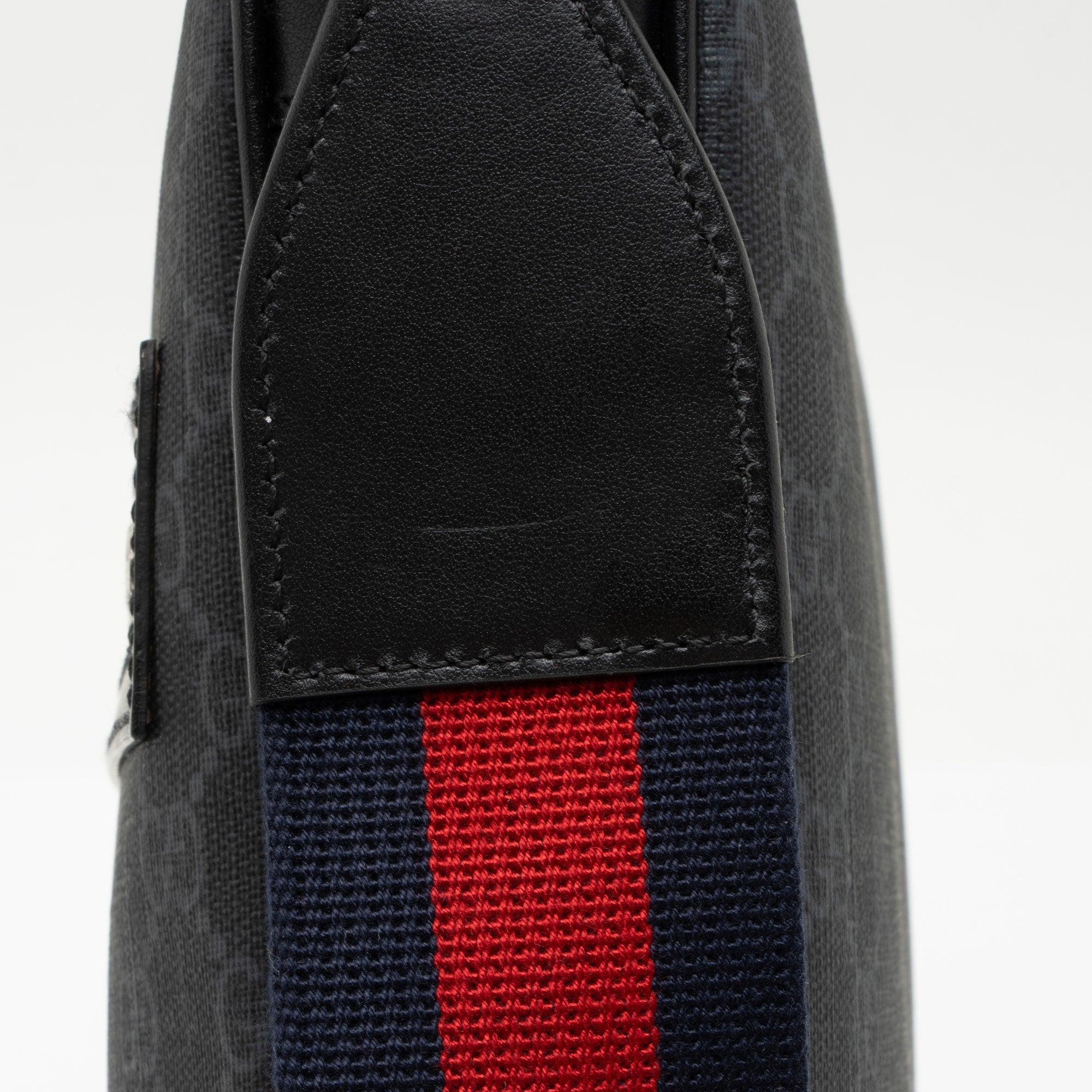 Gucci GG Supreme Flat Medium Messenger
