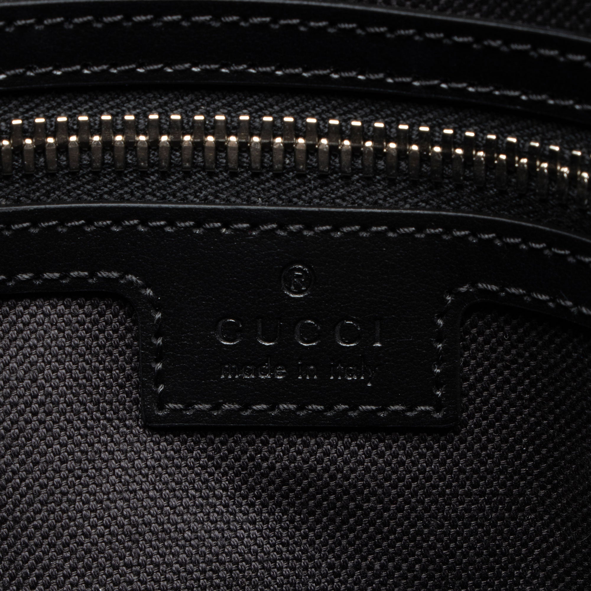 Gucci GG Supreme Flat Medium Messenger