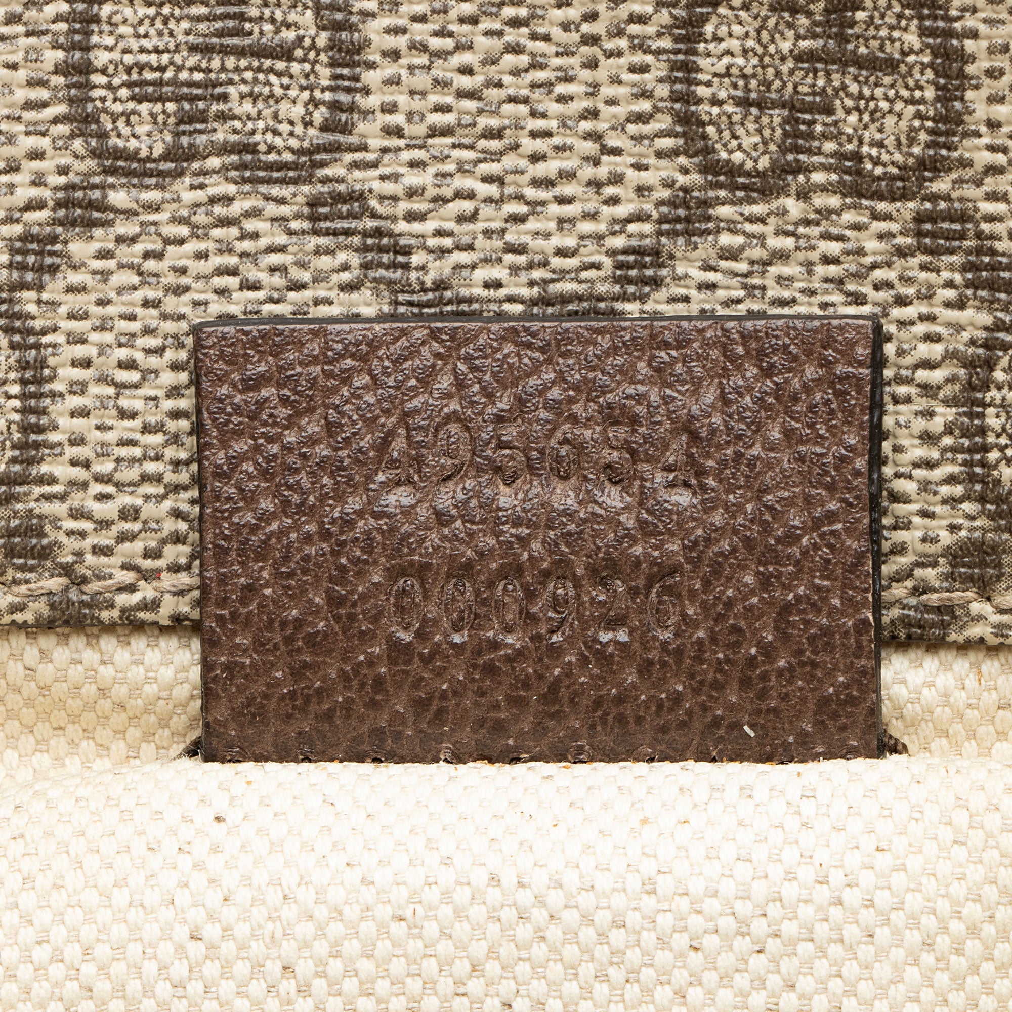 Gucci GG Supreme Neo Vintage Medium Messenger