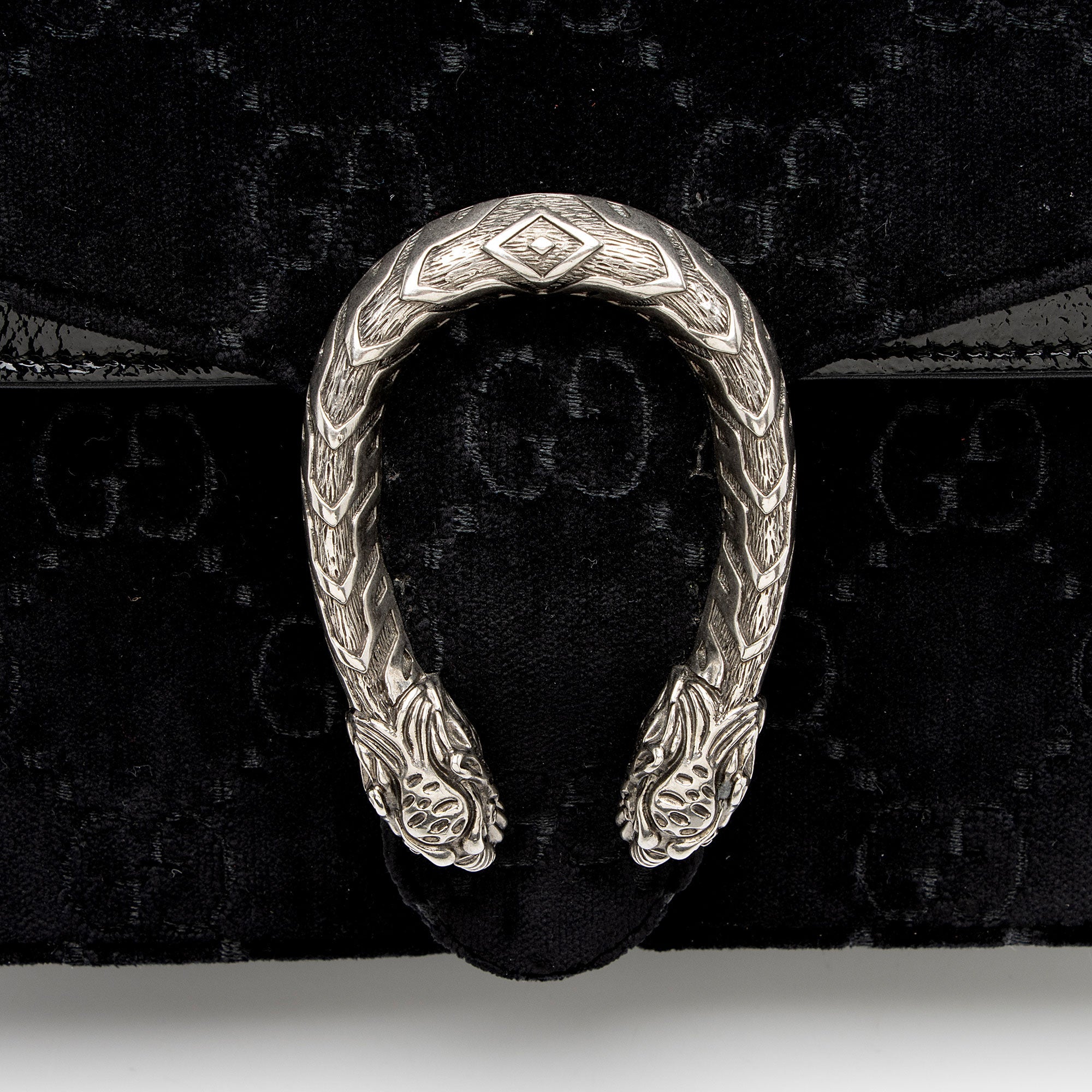 Gucci GG Velvet Dionysus Medium Shoulder Bag