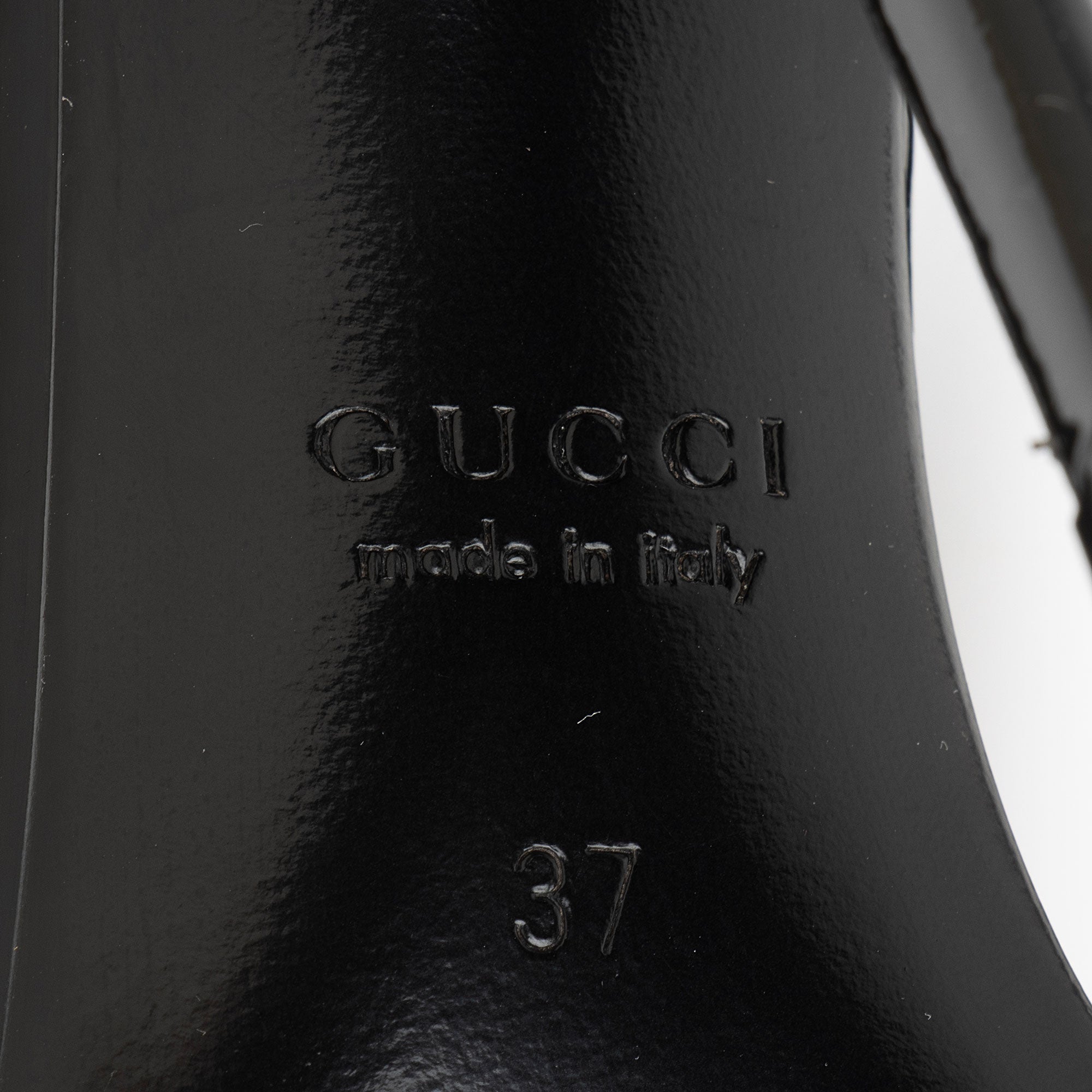 Gucci Patent Leather Chain Logo Signoria Slingback Pumps - Size 7 / 37