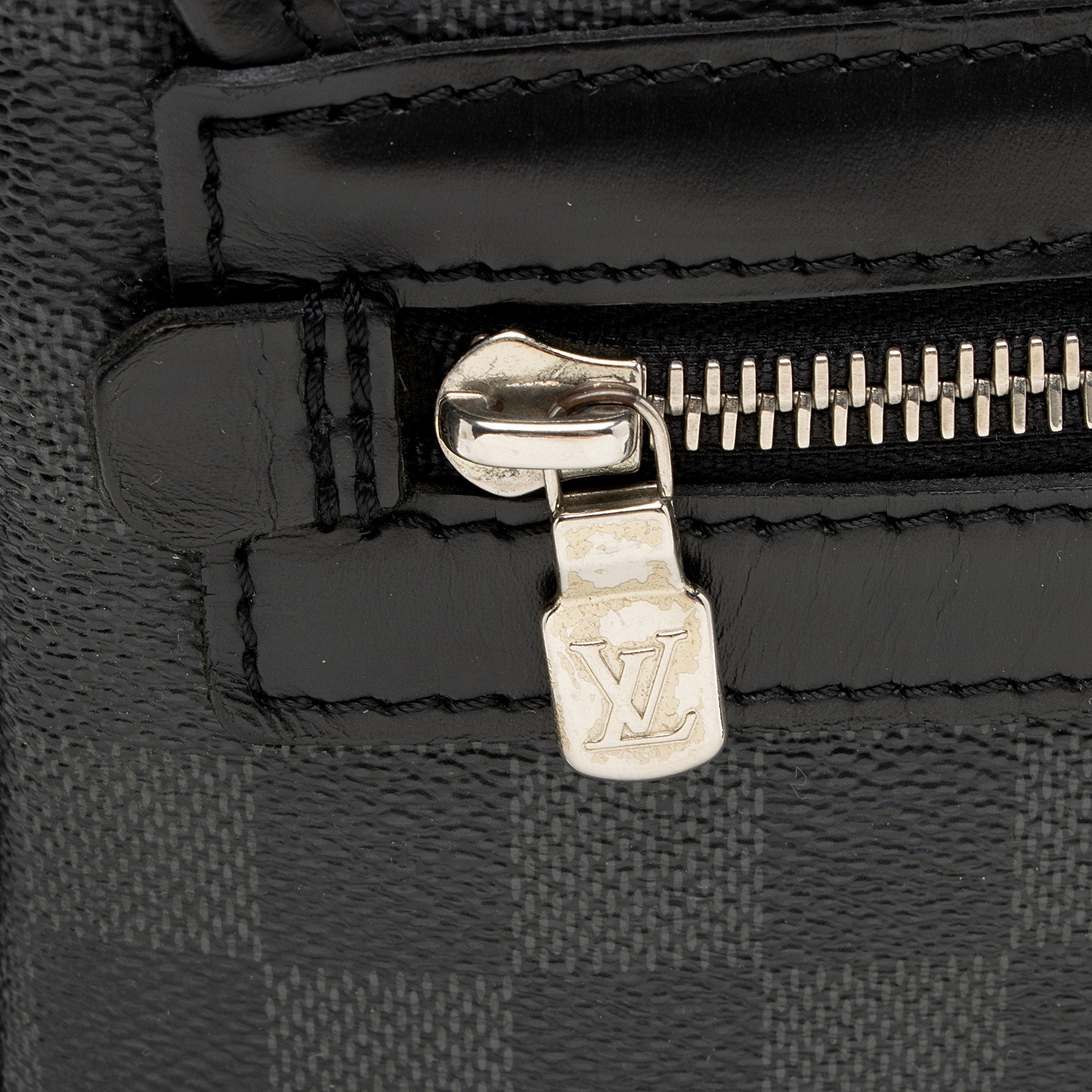 Louis Vuitton Damier Graphite Daniel MM Messenger