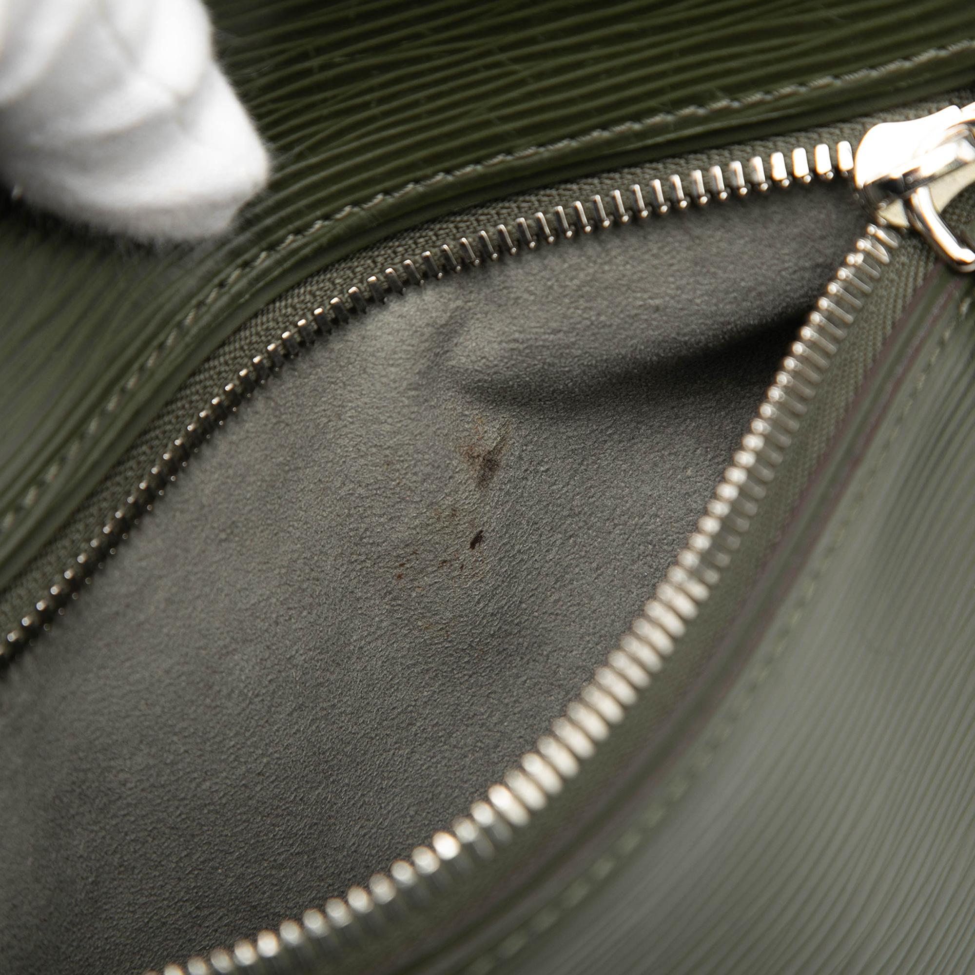 Louis Vuitton Epi Neo Hoche Clutch