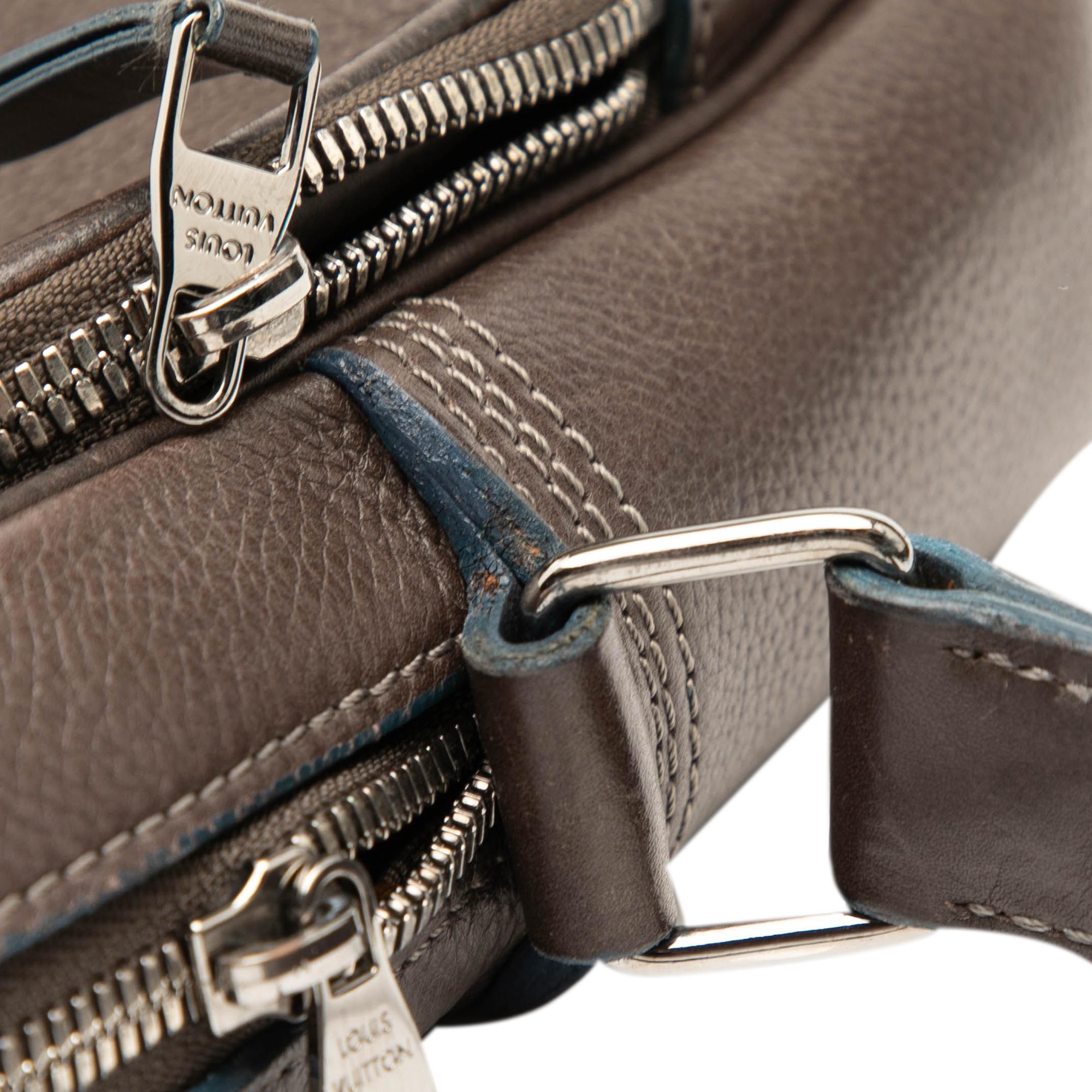 Louis Vuitton Leather Bequia Trotter MM