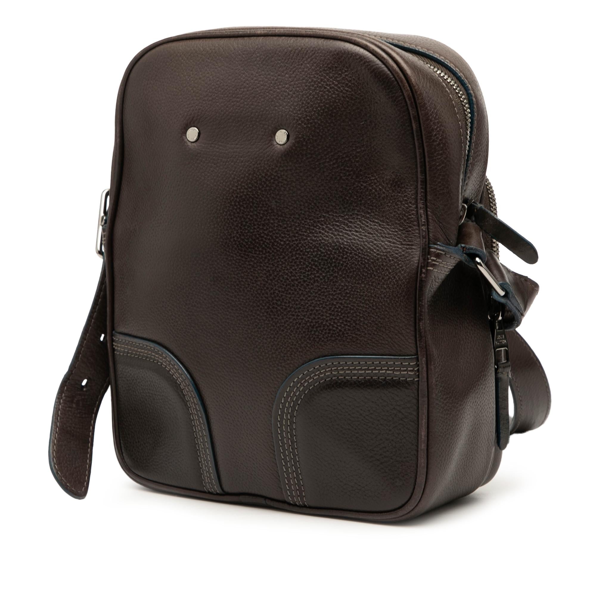Louis Vuitton Leather Bequia Trotter MM