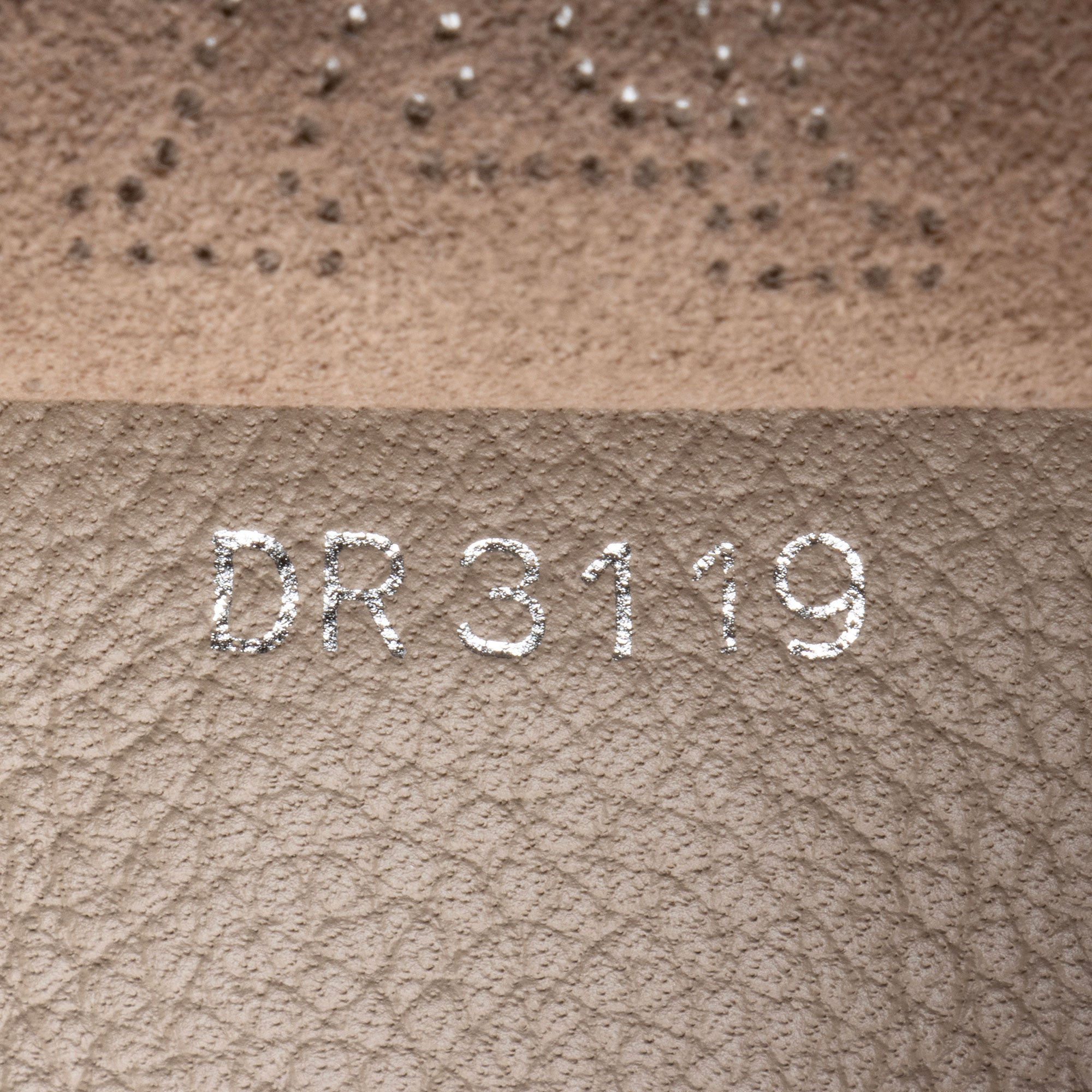 Louis Vuitton Mahina Leather Hina MM Tote