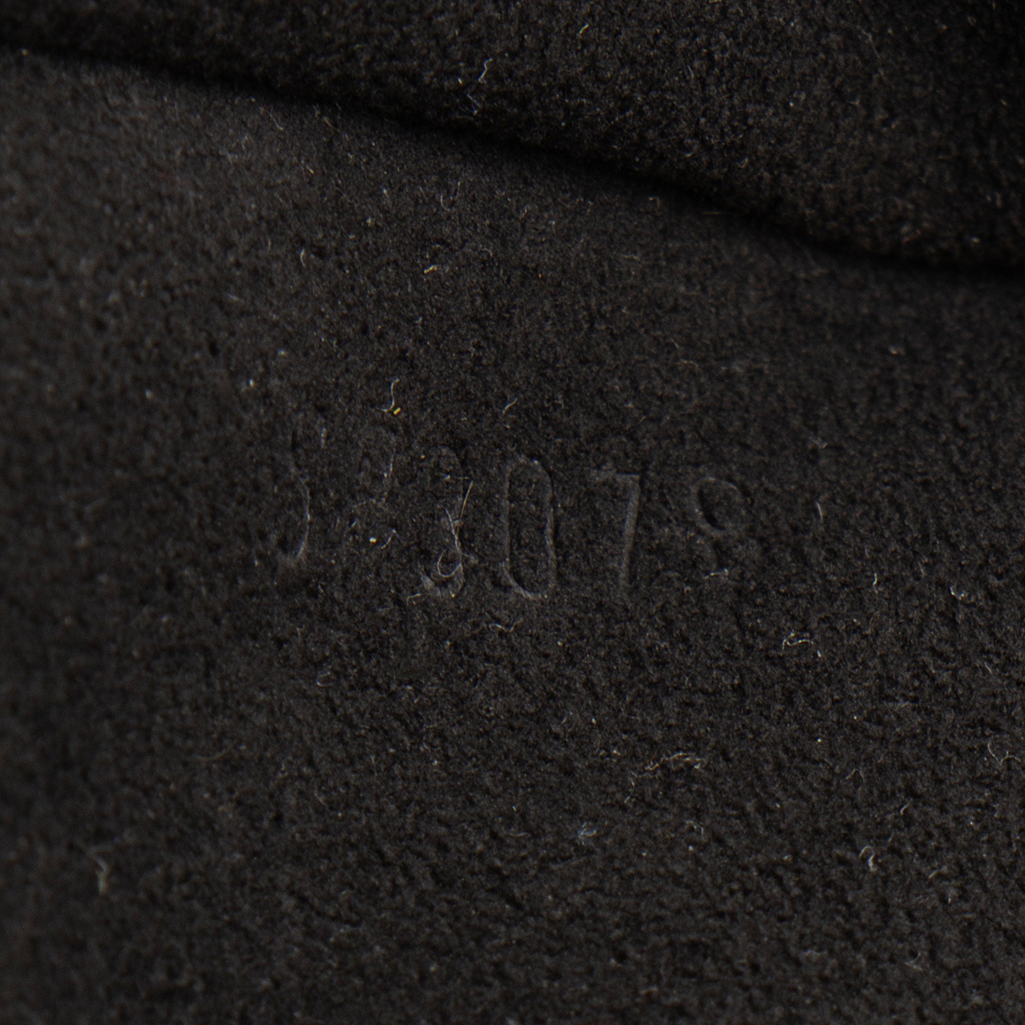 Louis Vuitton Mahina Leather L Hobo