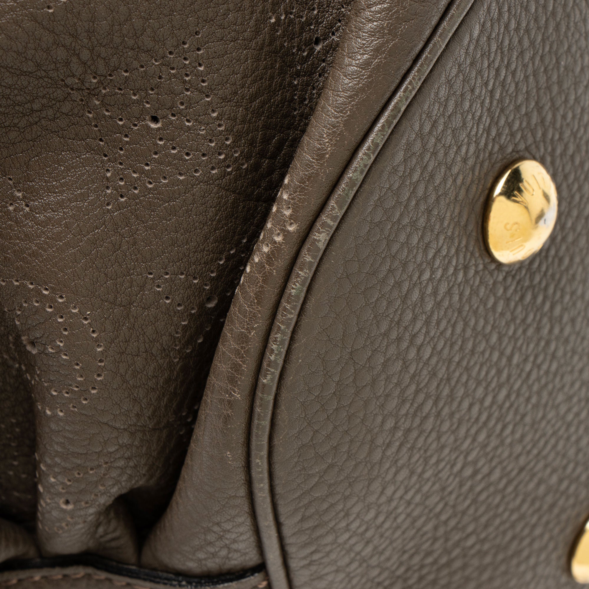 Louis Vuitton Mahina Leather L Hobo