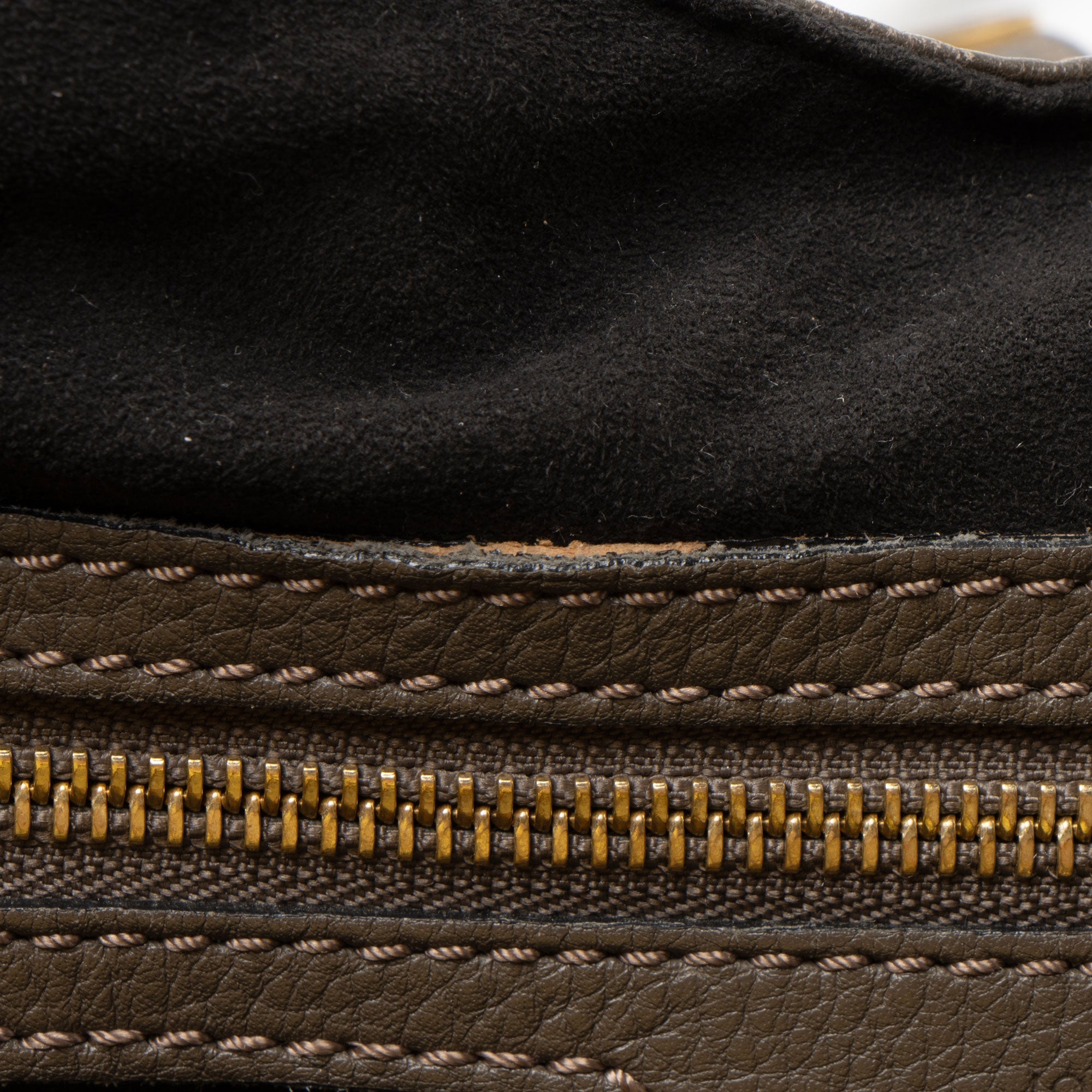 Louis Vuitton Mahina Leather L Hobo