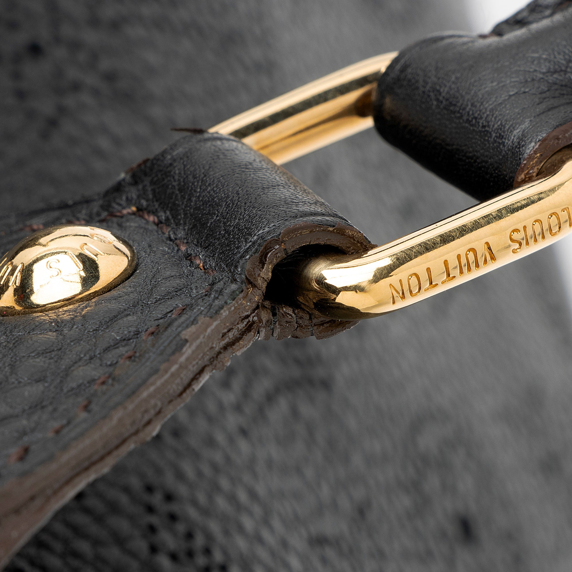 Louis Vuitton Mahina Leather L Hobo