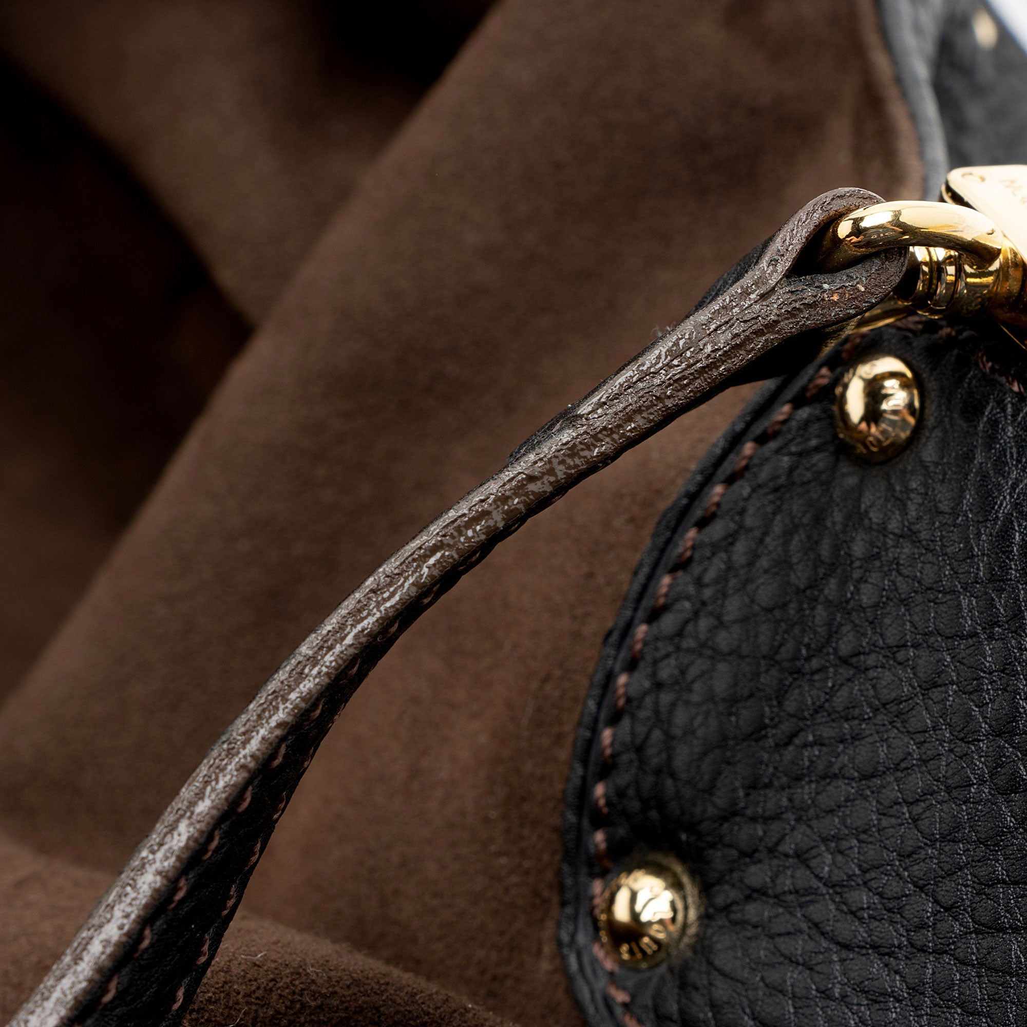 Louis Vuitton Mahina Leather L Hobo