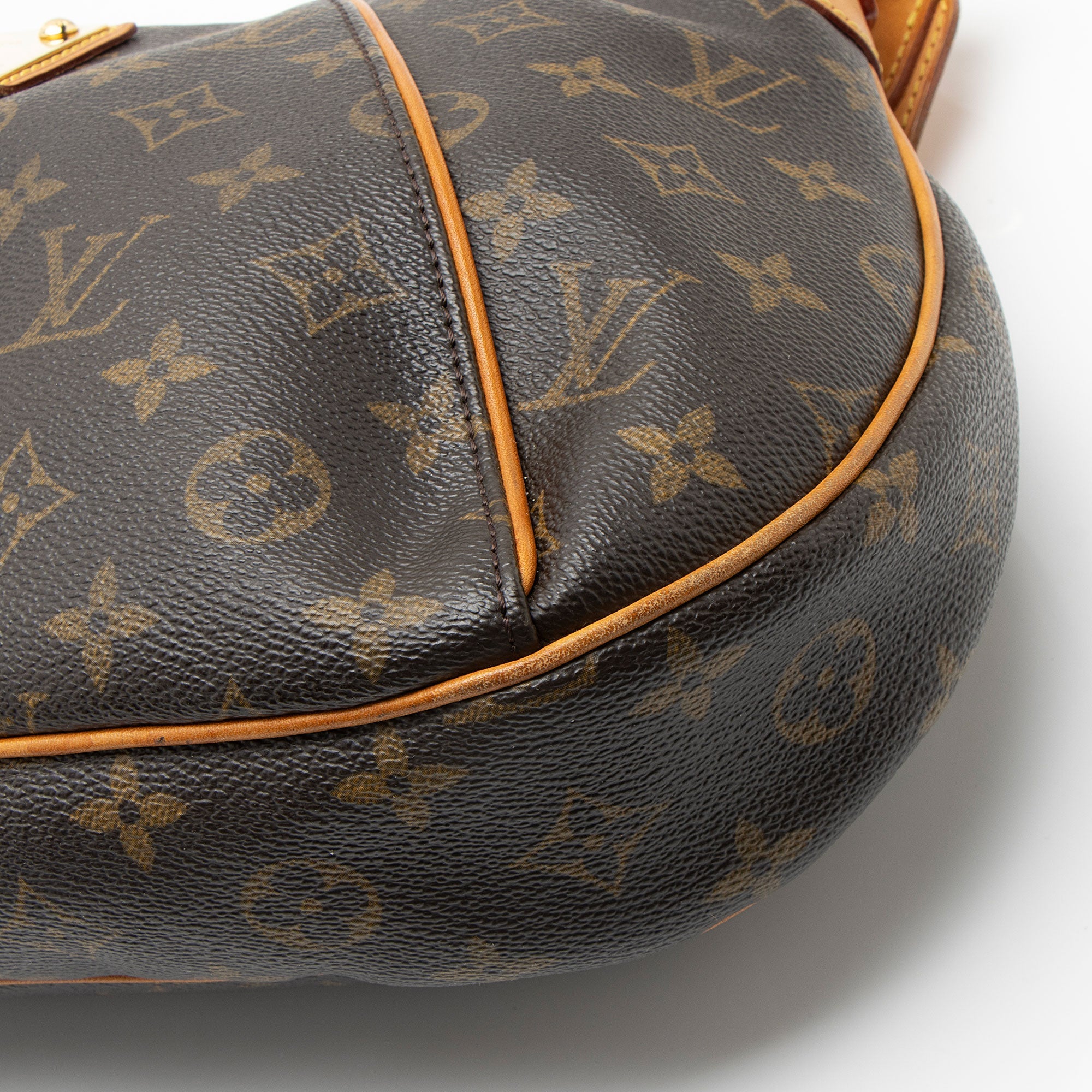 Louis Vuitton Monogram Canvas Thames GM Shoulder Bag