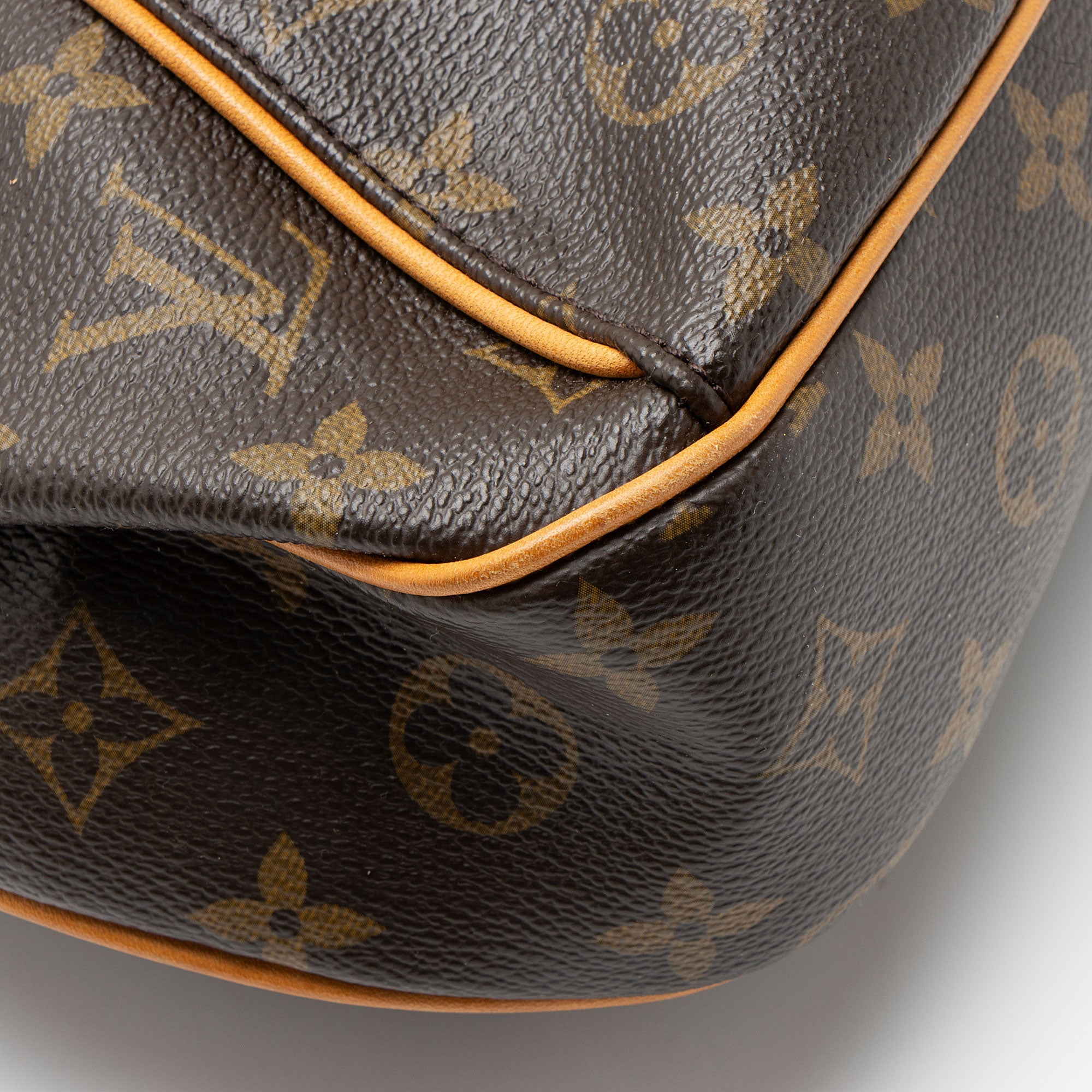 Louis Vuitton Monogram Canvas Thames GM Shoulder Bag