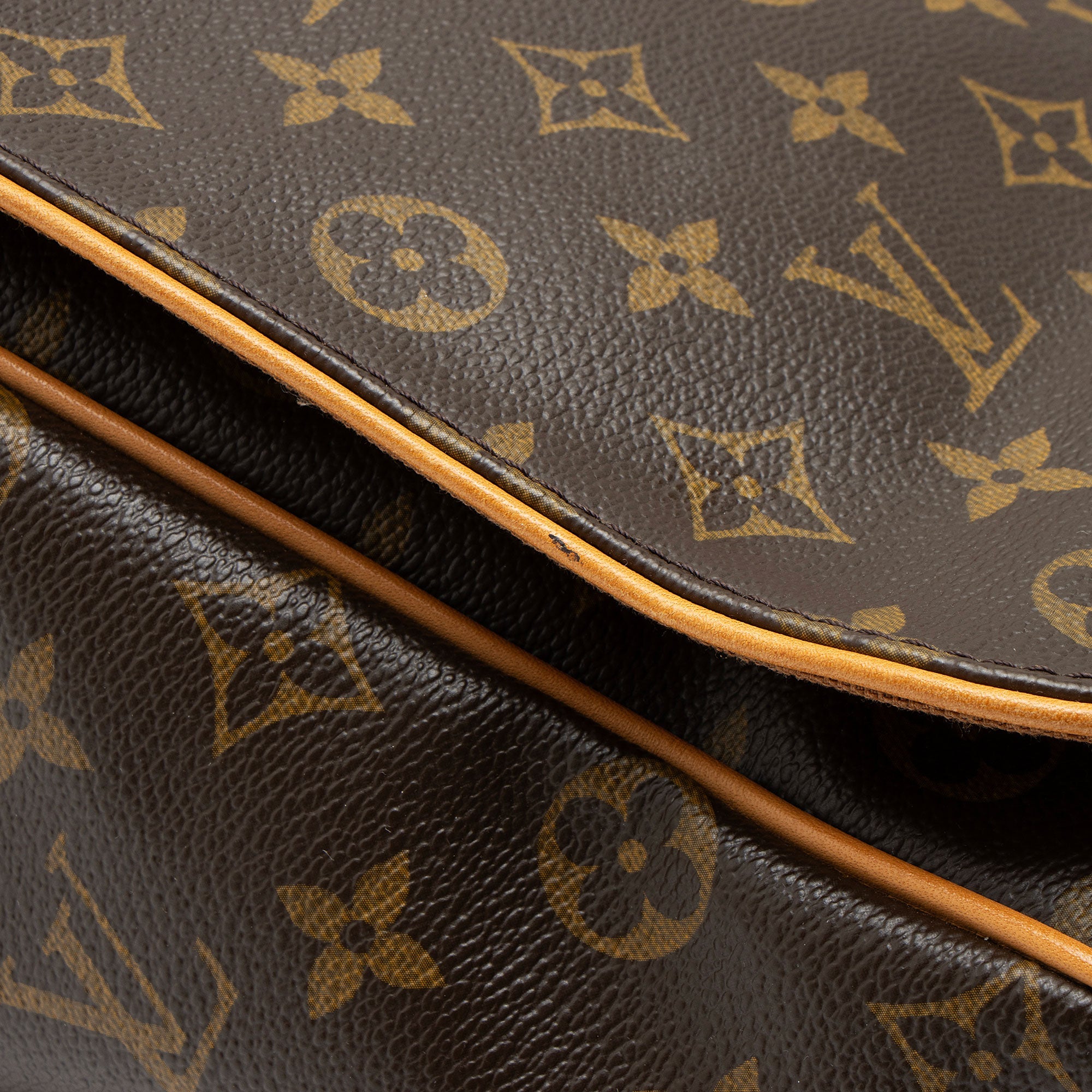 Louis Vuitton Monogram Canvas Valmy MM Messenger