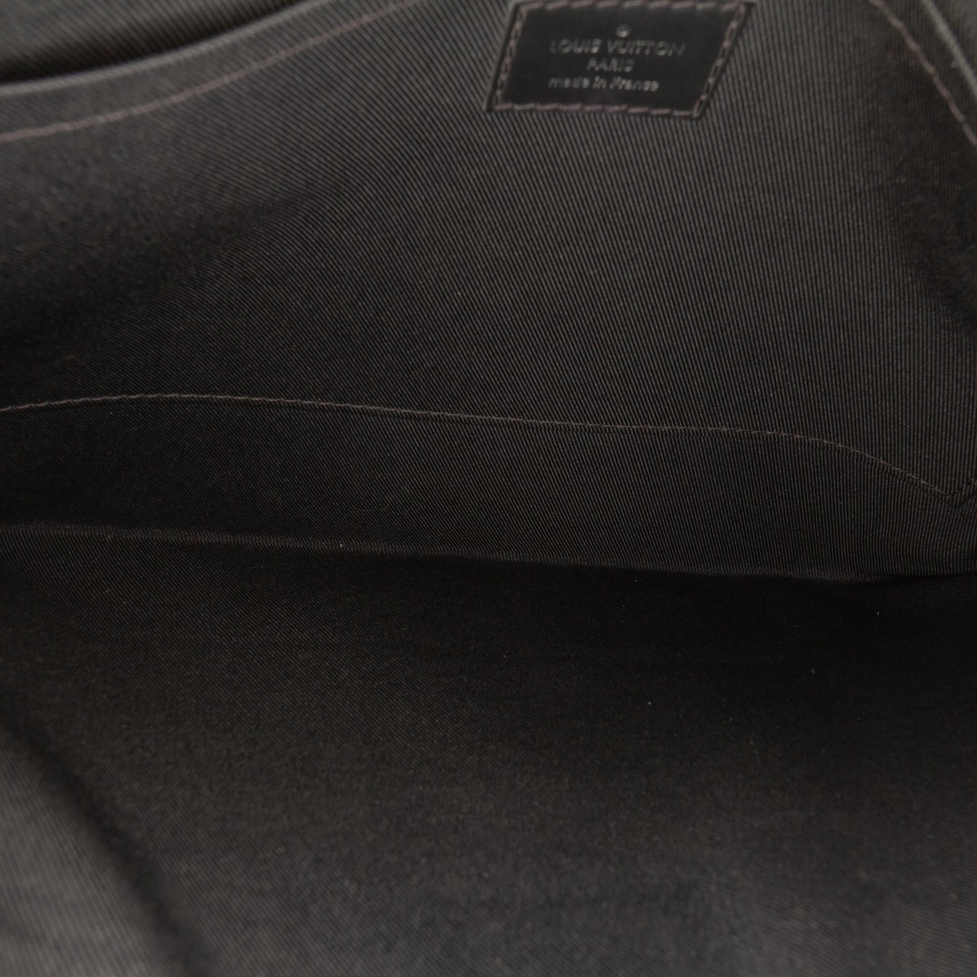 Louis Vuitton Monogram Eclipse Discovery Pochette GM