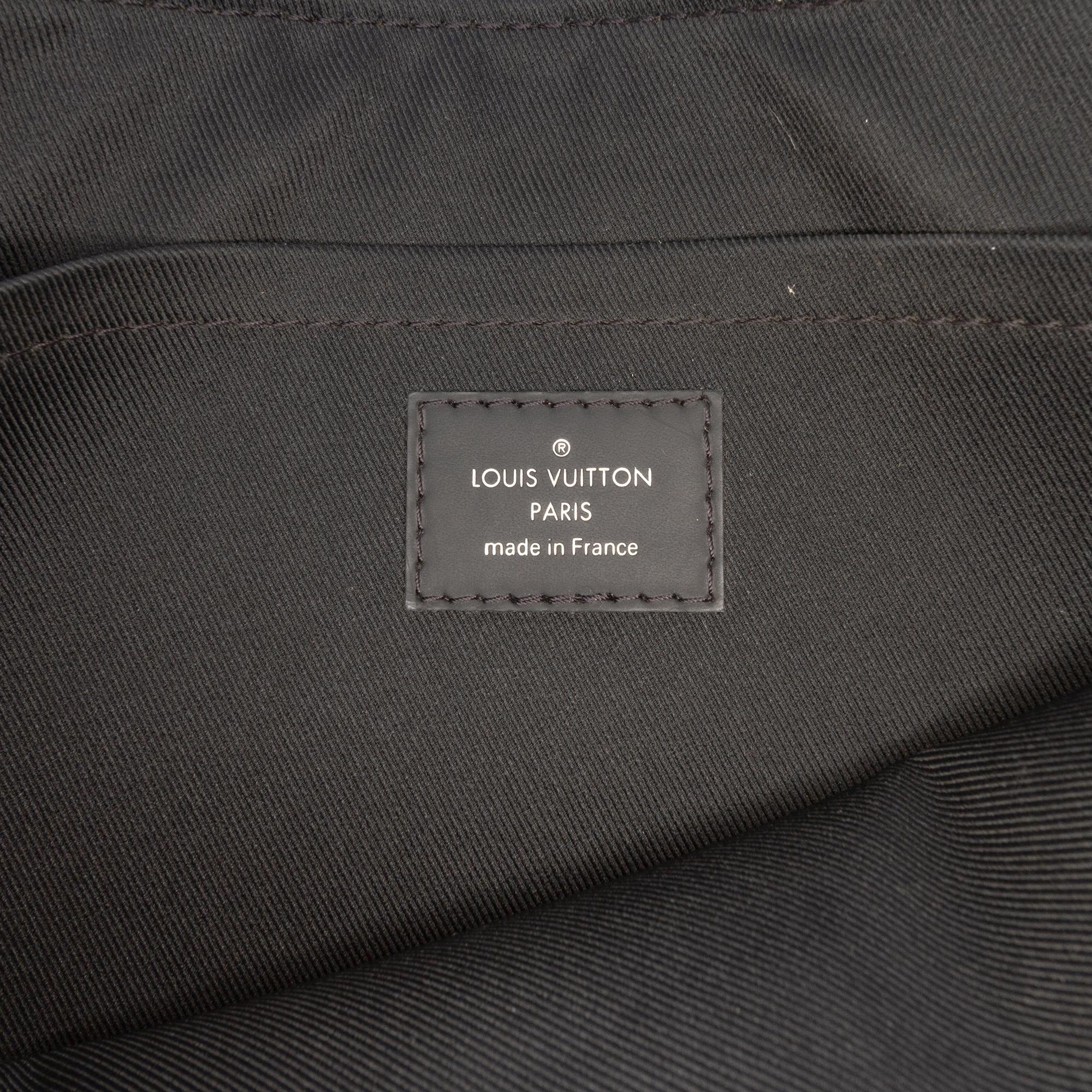 Louis Vuitton Monogram Eclipse Discovery Pochette GM