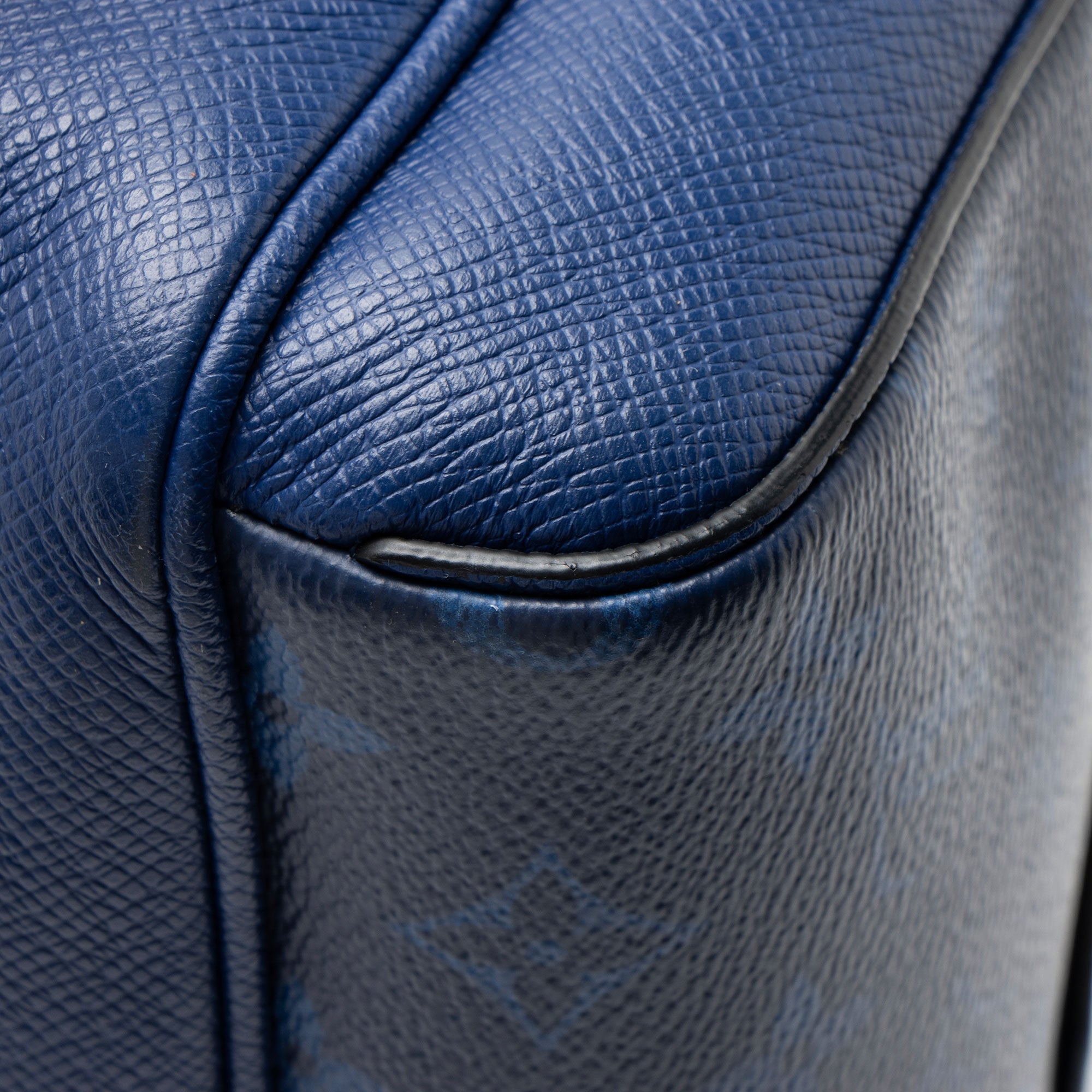 Louis Vuitton Monogram Taiga Leather Outdoor Messenger