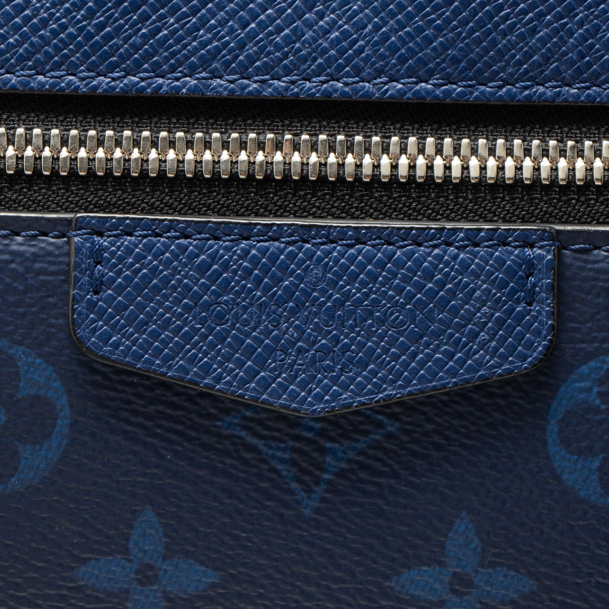 Louis Vuitton Monogram Taiga Leather Outdoor Messenger