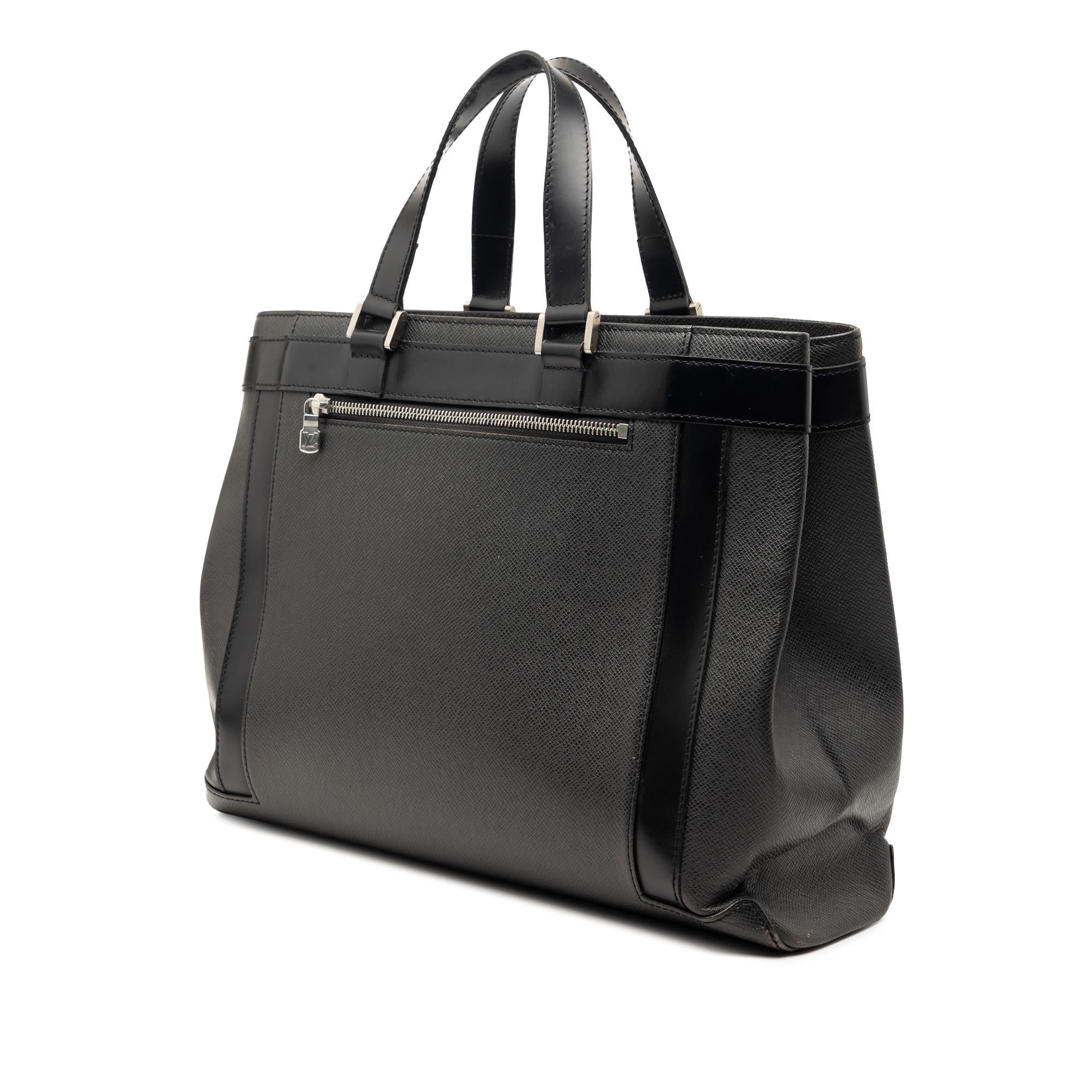Louis Vuitton Taiga Kasbek PM