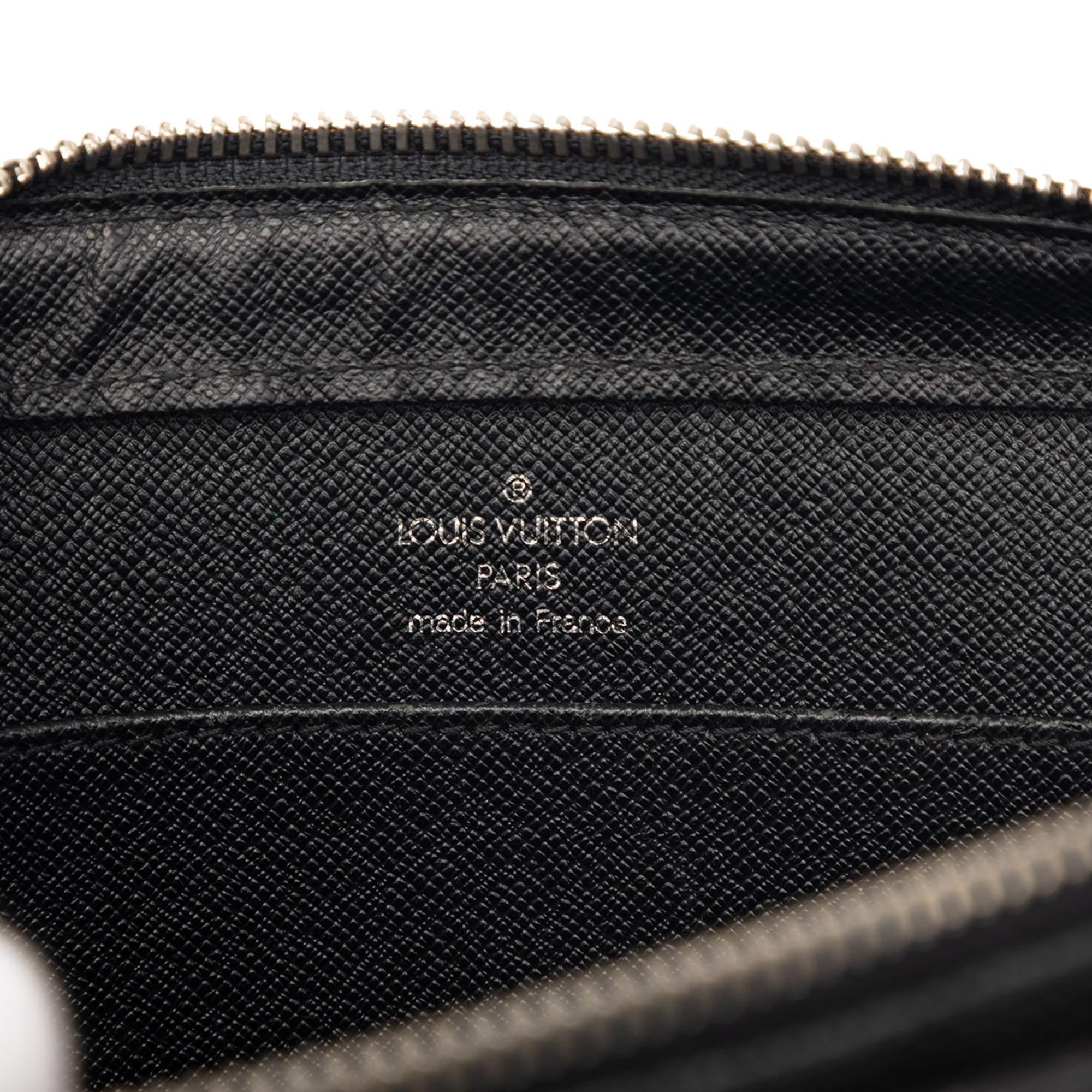Louis Vuitton Taiga Pochette Baikal