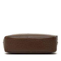 Louis Vuitton Taiga Pochette Kaluga