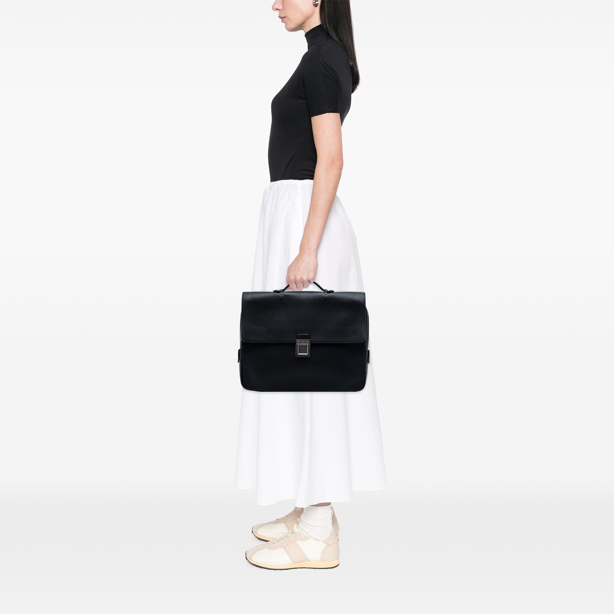 Louis Vuitton Taiga Vassili PM