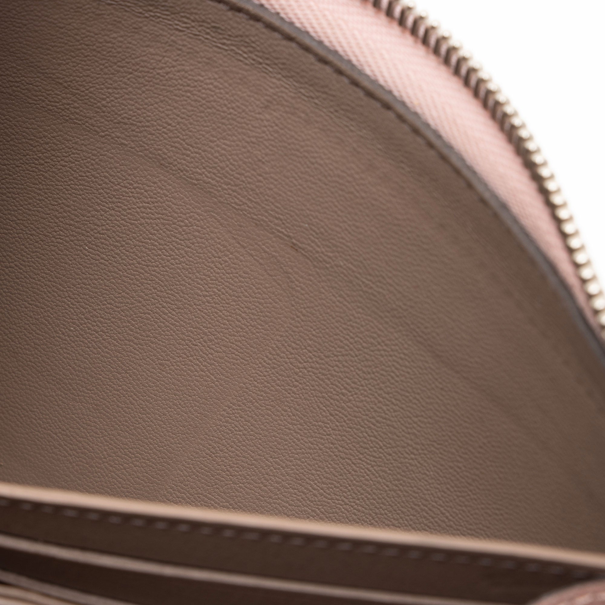 Louis Vuitton Veau Cachemire Comete Zip Around Wallet