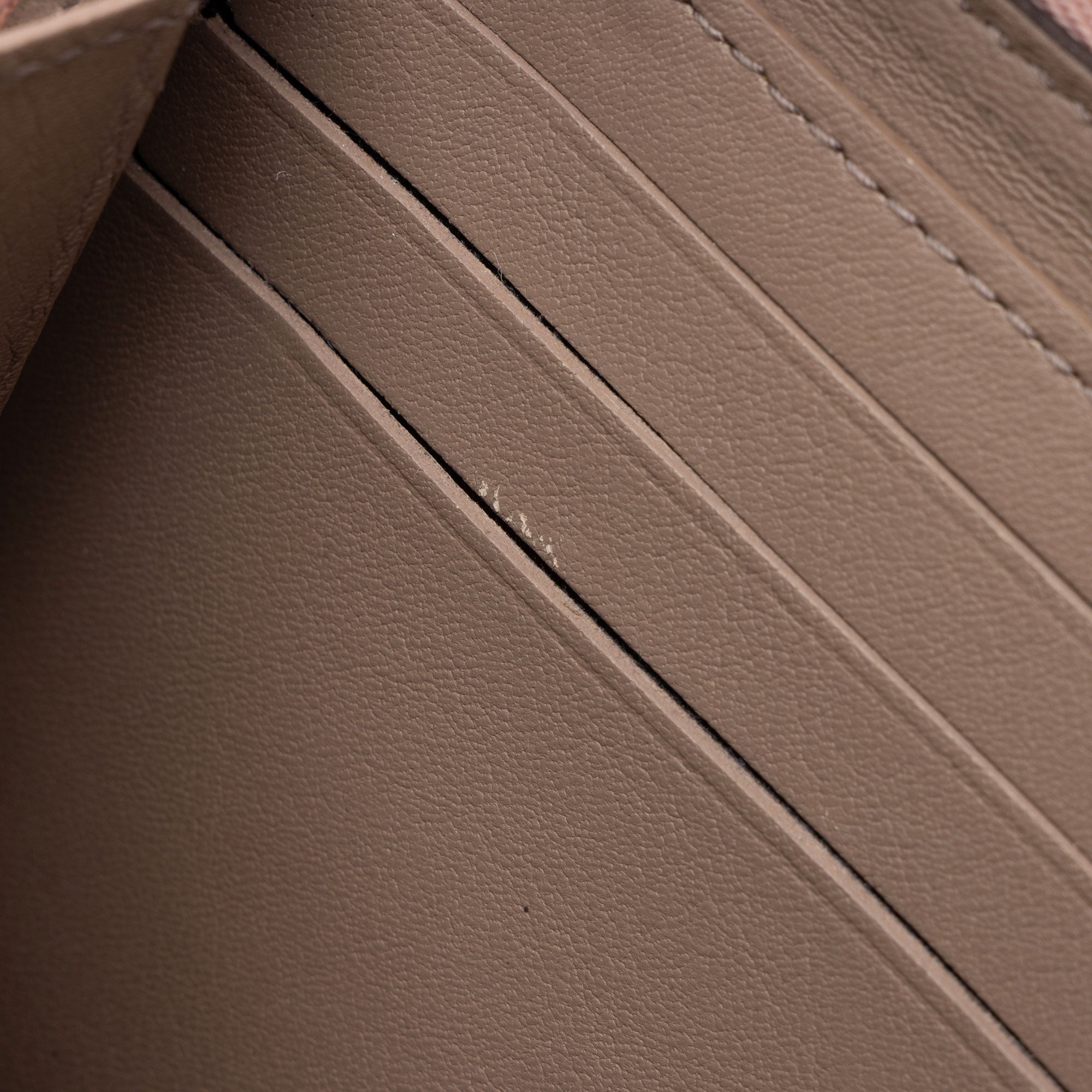 Louis Vuitton Veau Cachemire Comete Zip Around Wallet