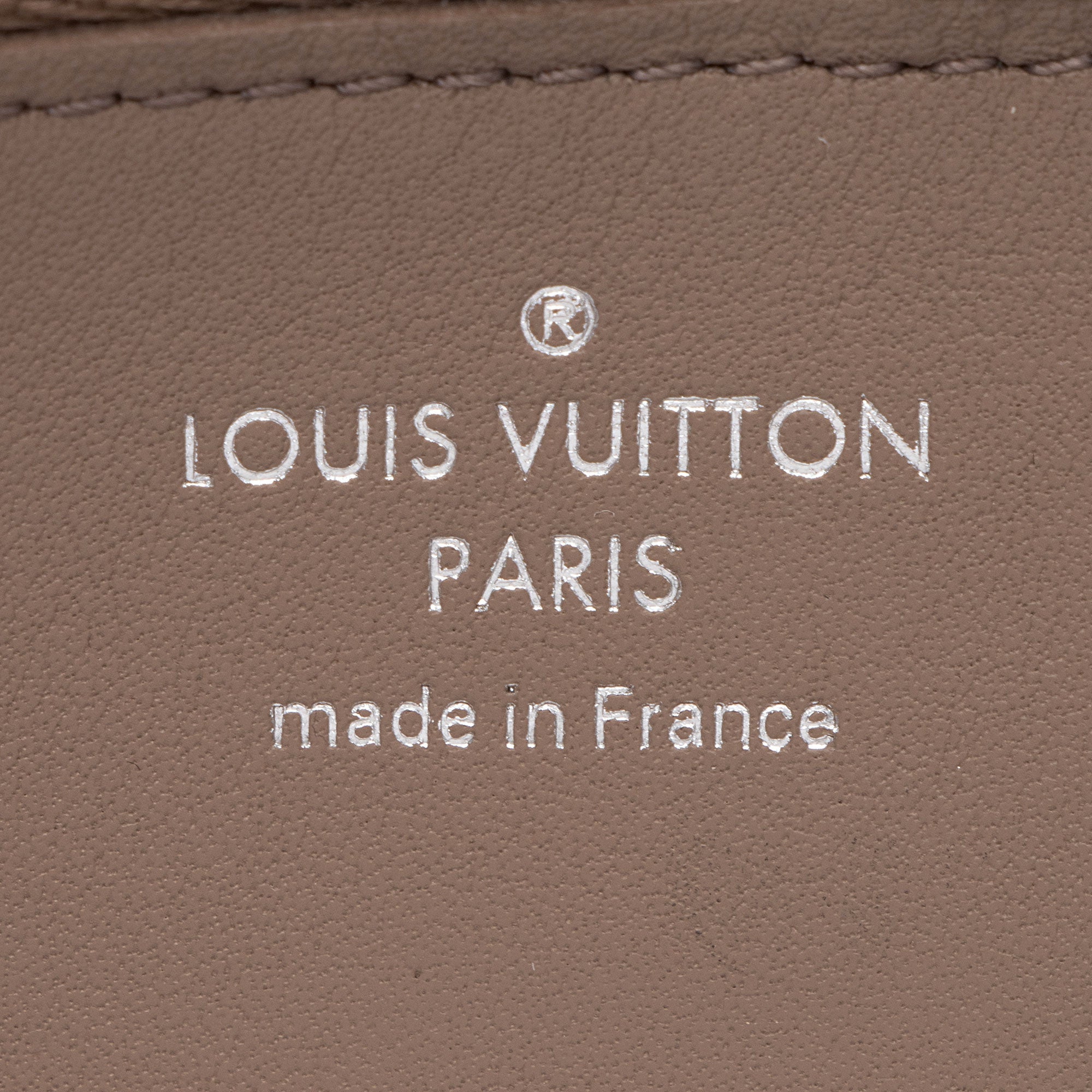 Louis Vuitton Veau Cachemire Comete Zip Around Wallet