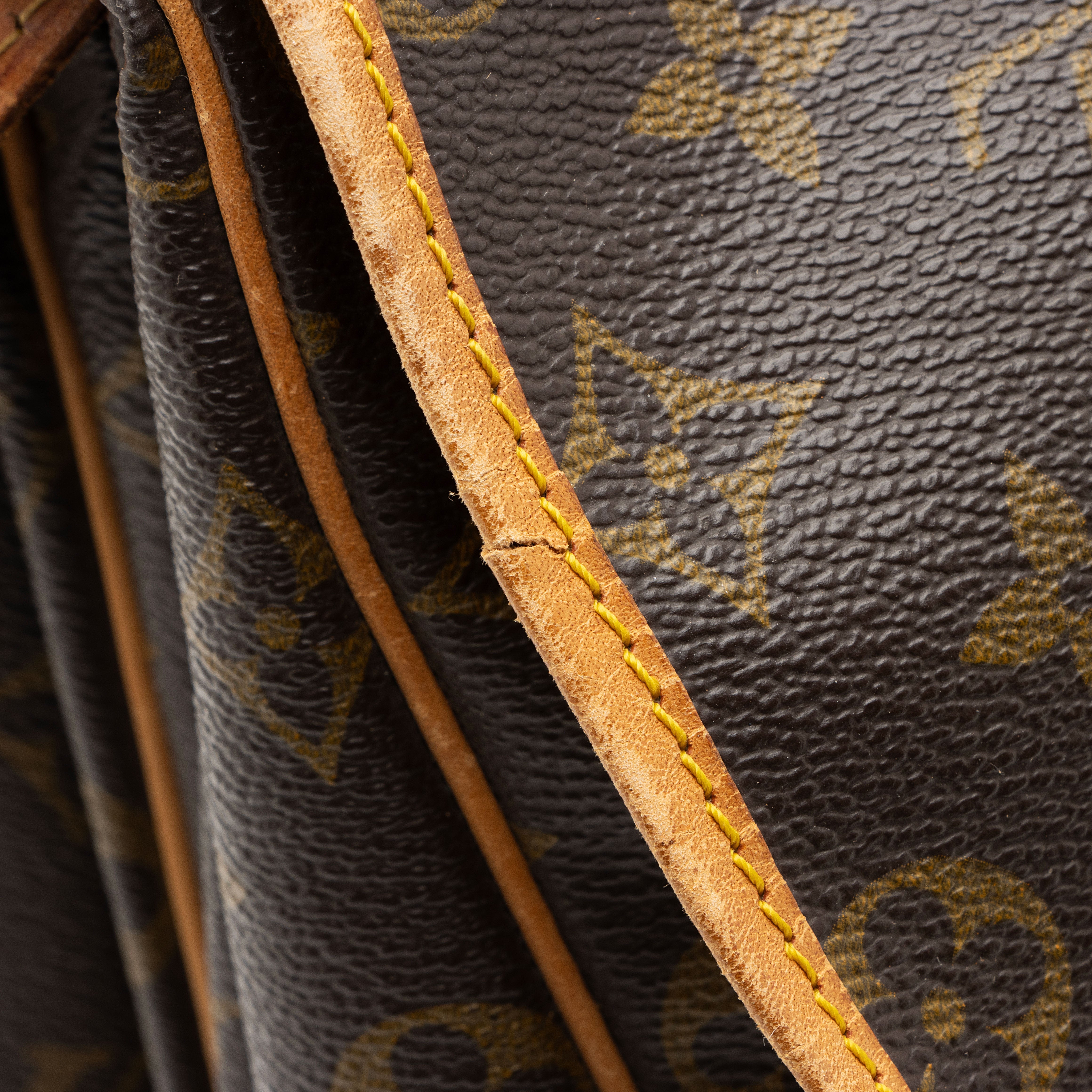 Louis Vuitton Vintage Monogram Canvas Saumur 35 Messenger
