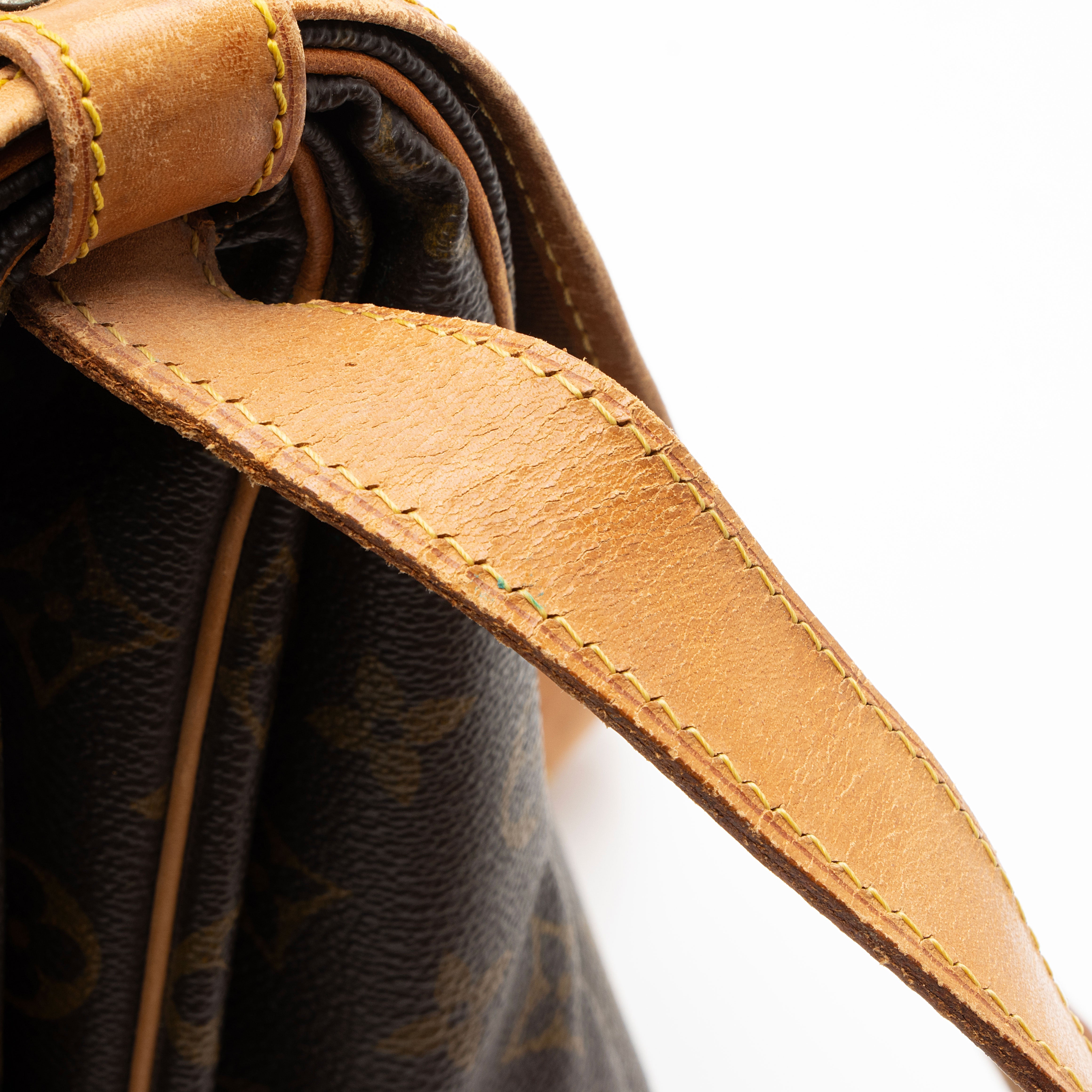 Louis Vuitton Vintage Monogram Canvas Saumur 35 Messenger