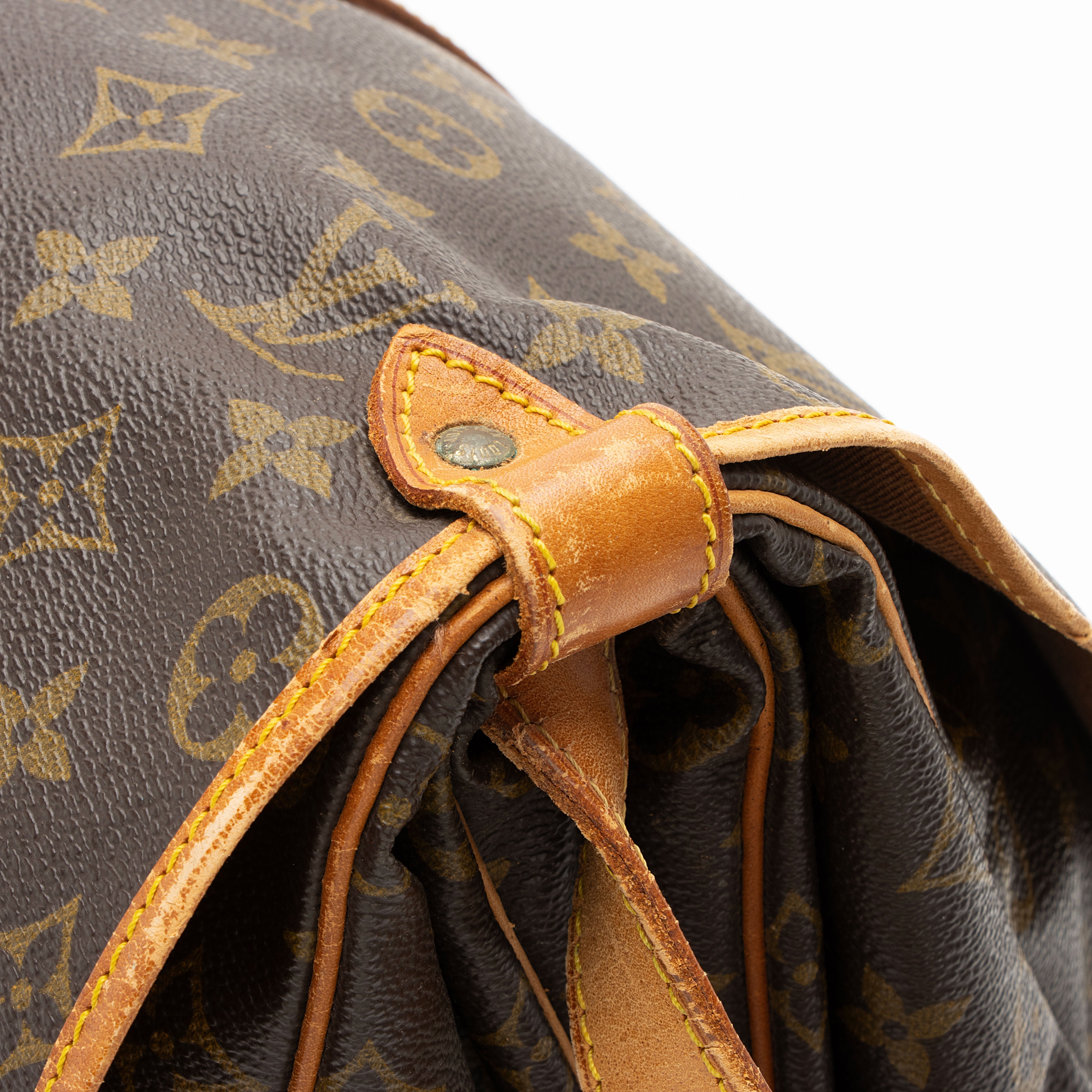 Louis Vuitton Vintage Monogram Canvas Saumur 35 Messenger