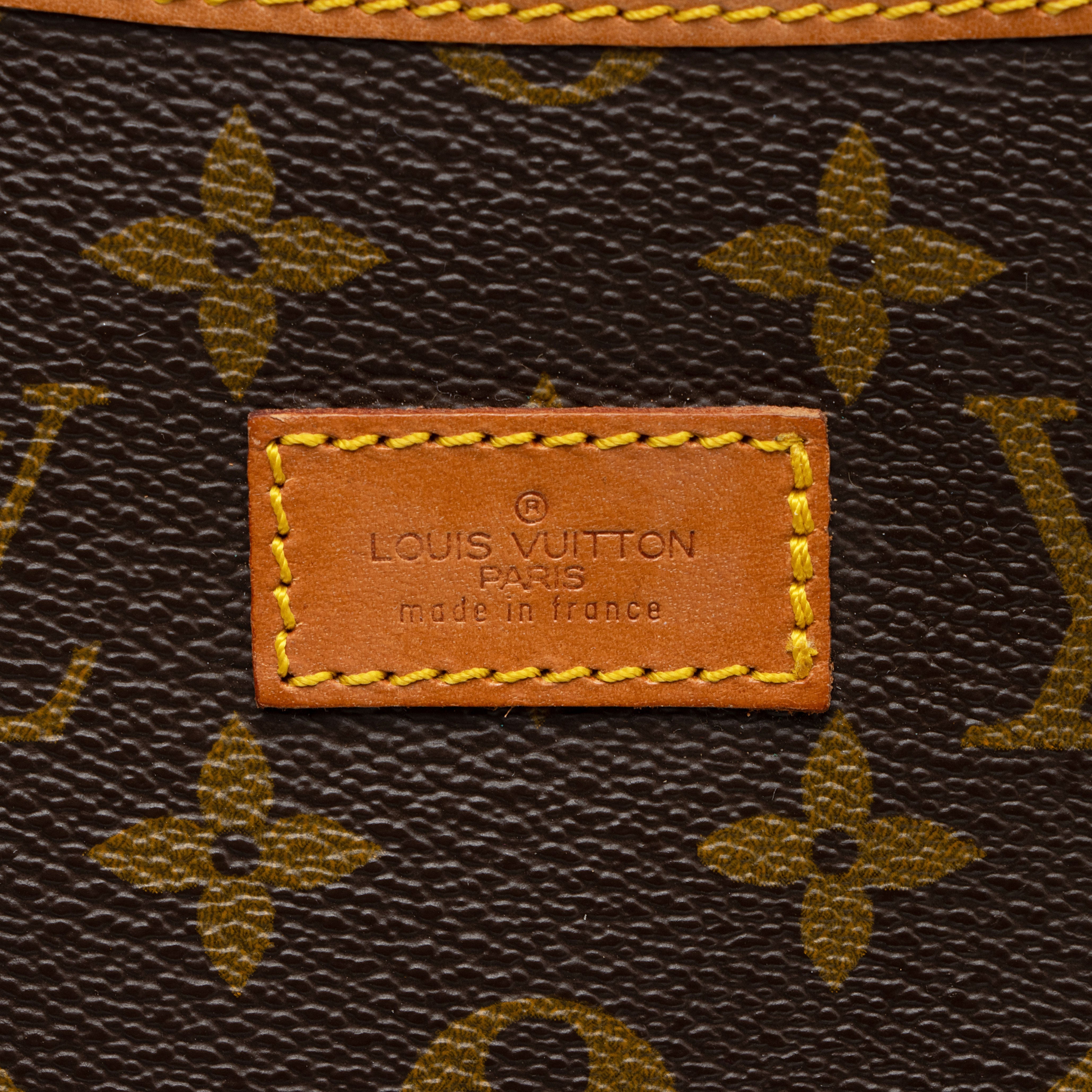 Louis Vuitton Vintage Monogram Canvas Saumur 35 Messenger