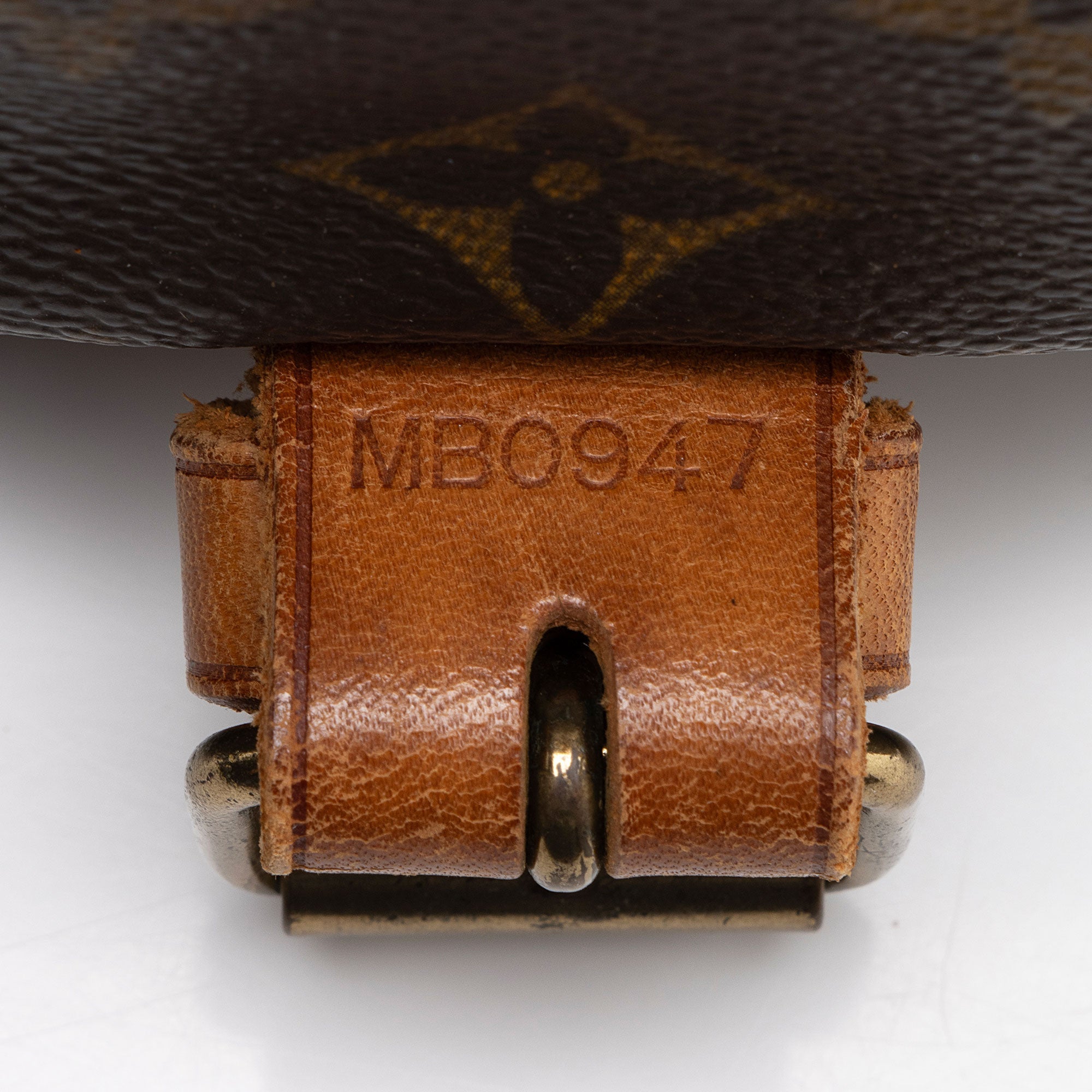 Louis Vuitton Vintage Monogram Canvas Saumur 35 Messenger