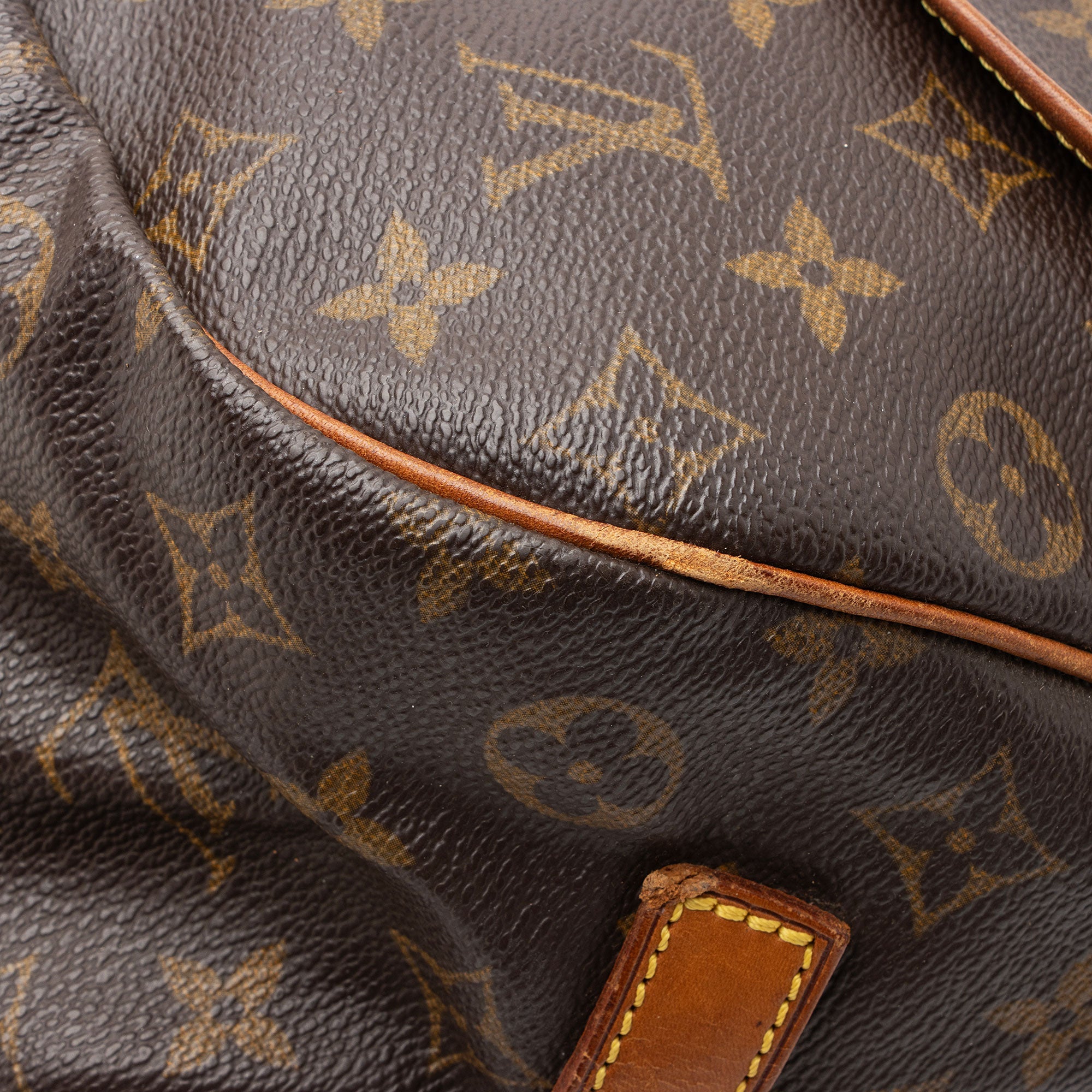 Louis Vuitton Vintage Monogram Canvas Saumur 35 Messenger