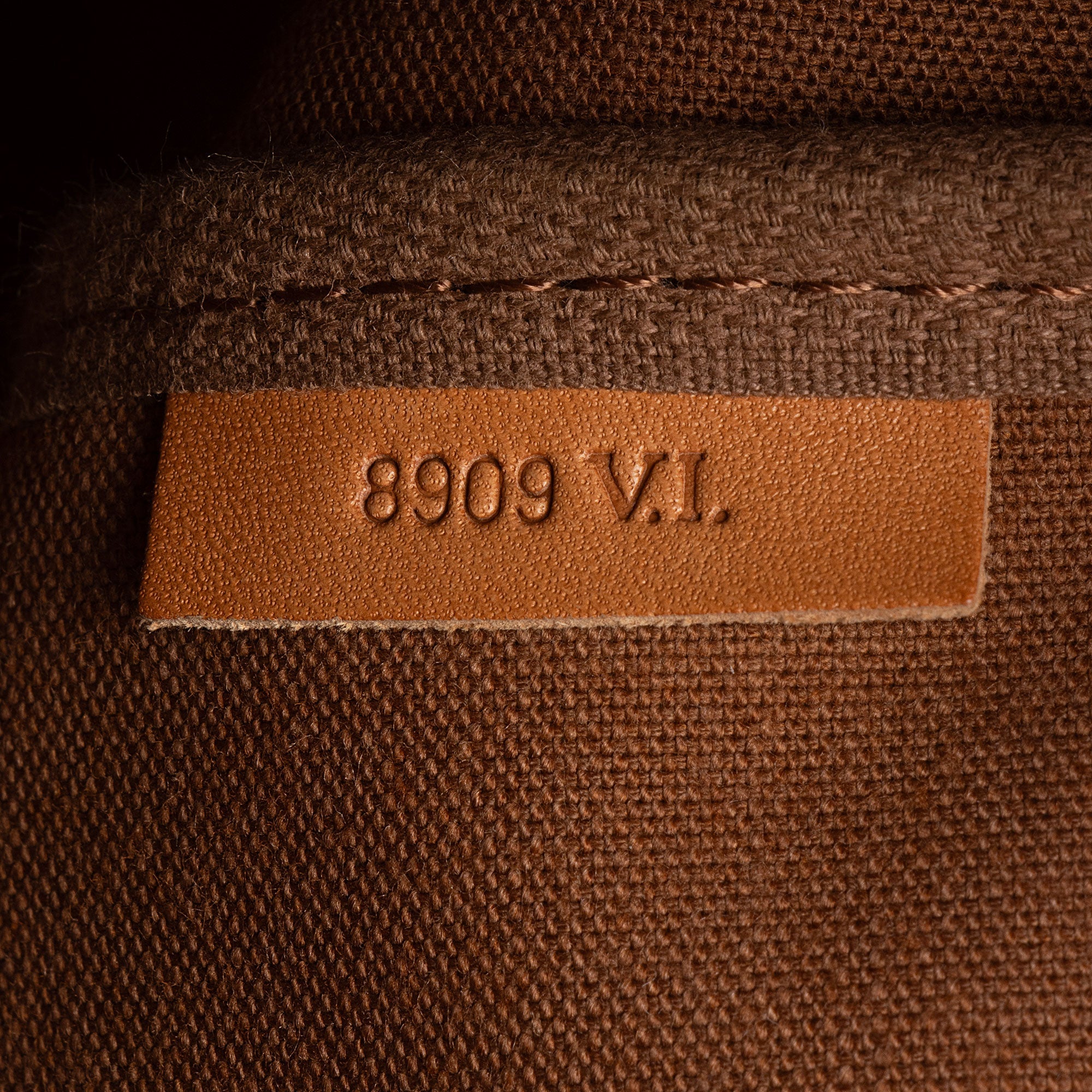 Louis Vuitton Vintage Monogram Canvas Saumur 35 Messenger