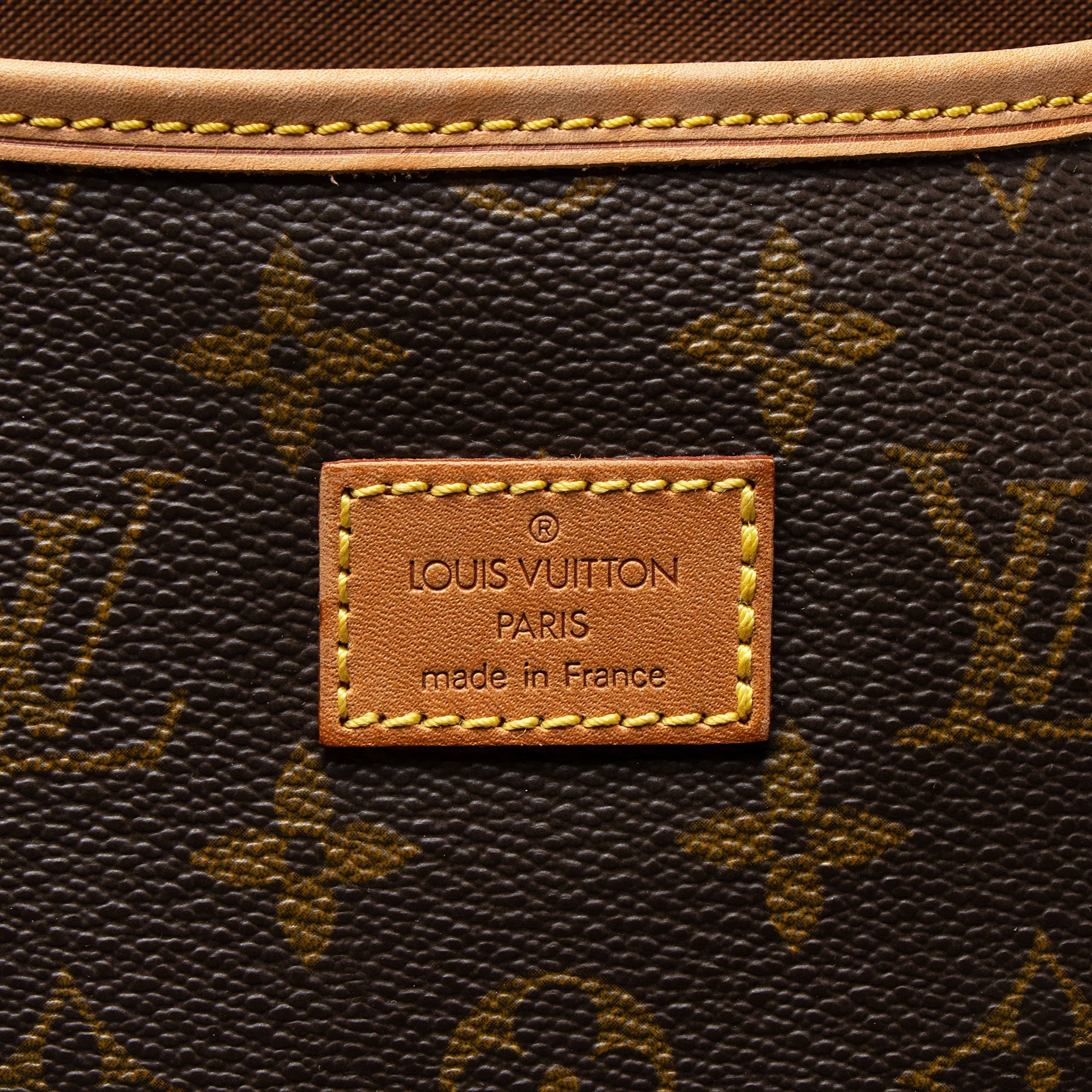 Louis Vuitton Vintage Monogram Canvas Saumur 35 Messenger