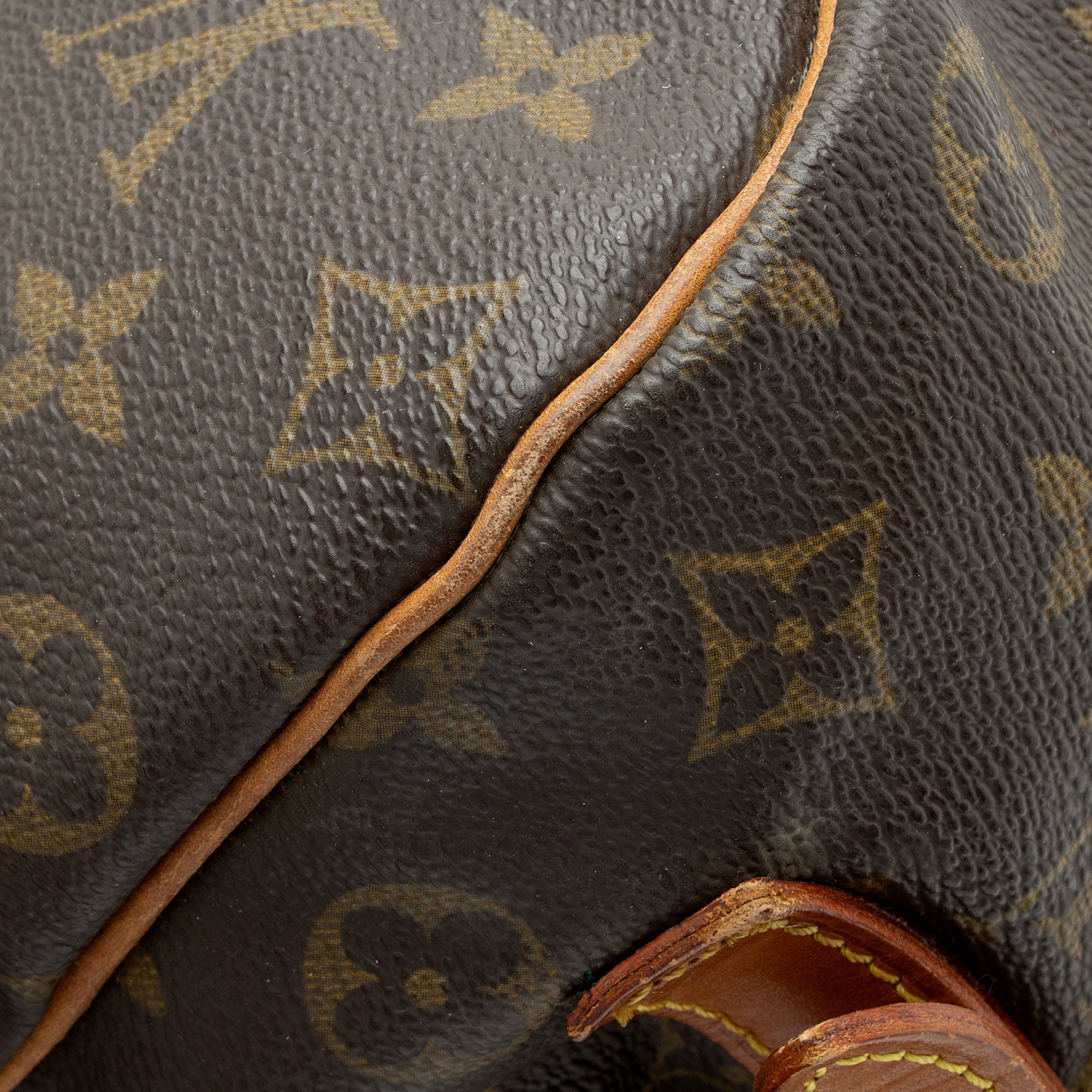 Louis Vuitton Vintage Monogram Canvas Saumur 35 Messenger