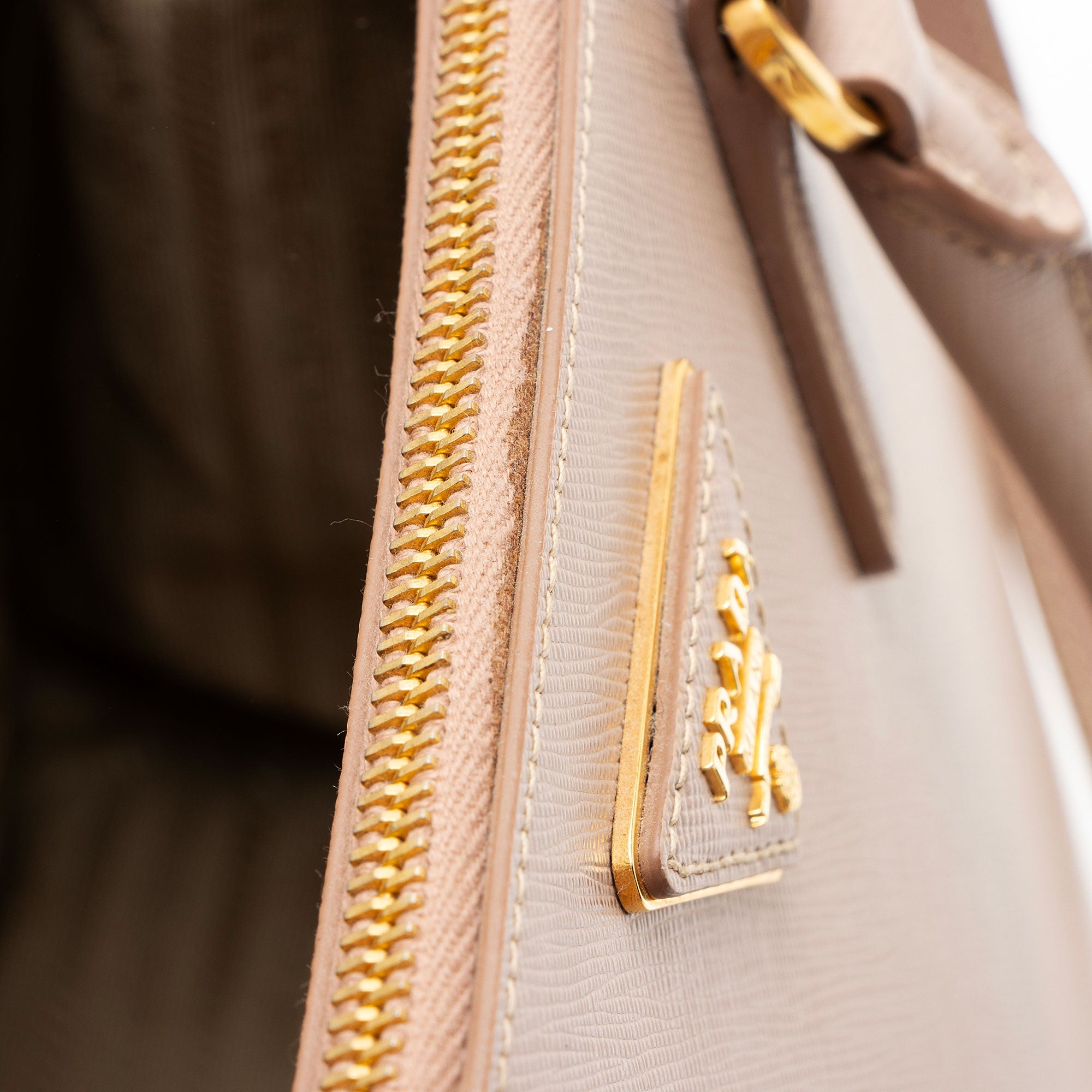Prada Saffiano Galleria Medium Tote