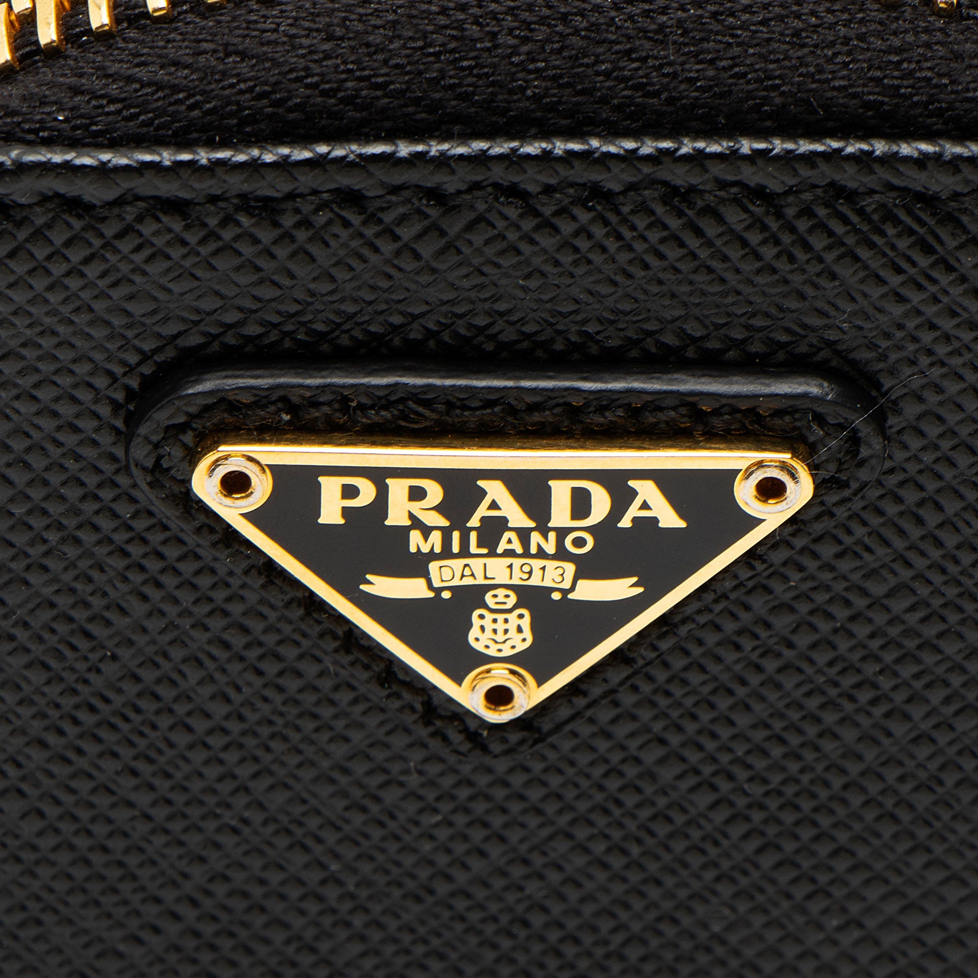 Prada Saffiano Re-Edition 2005 Crossbody